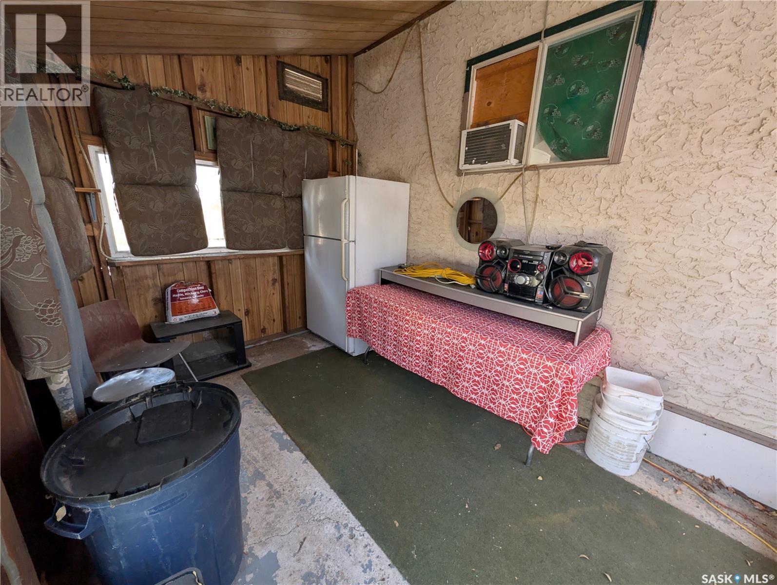 123 Maple Road, Island View, SK - Indoor
