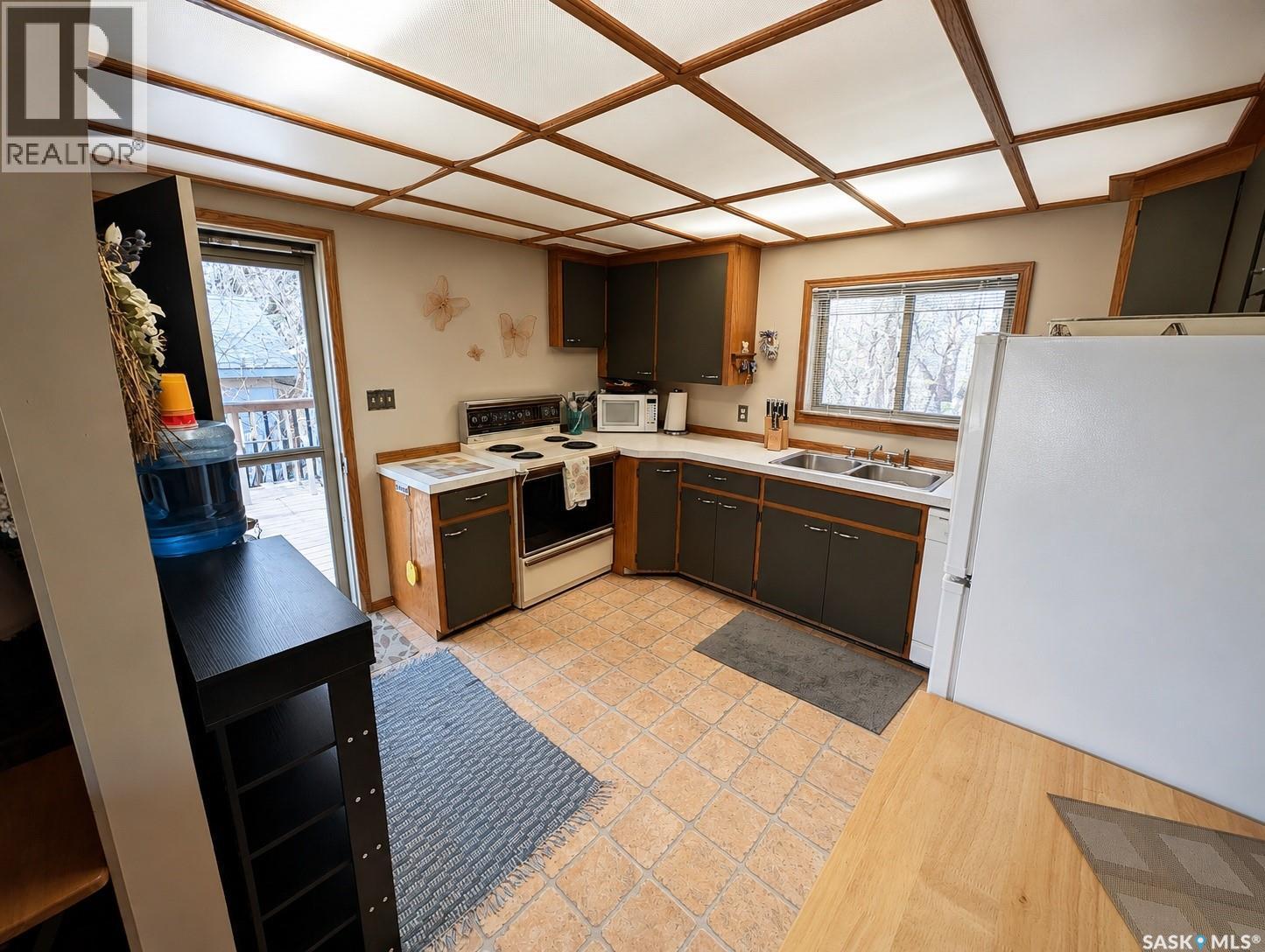 123 Maple Road, Island View, SK - Indoor Photo Showing Kitchen With Double Sink