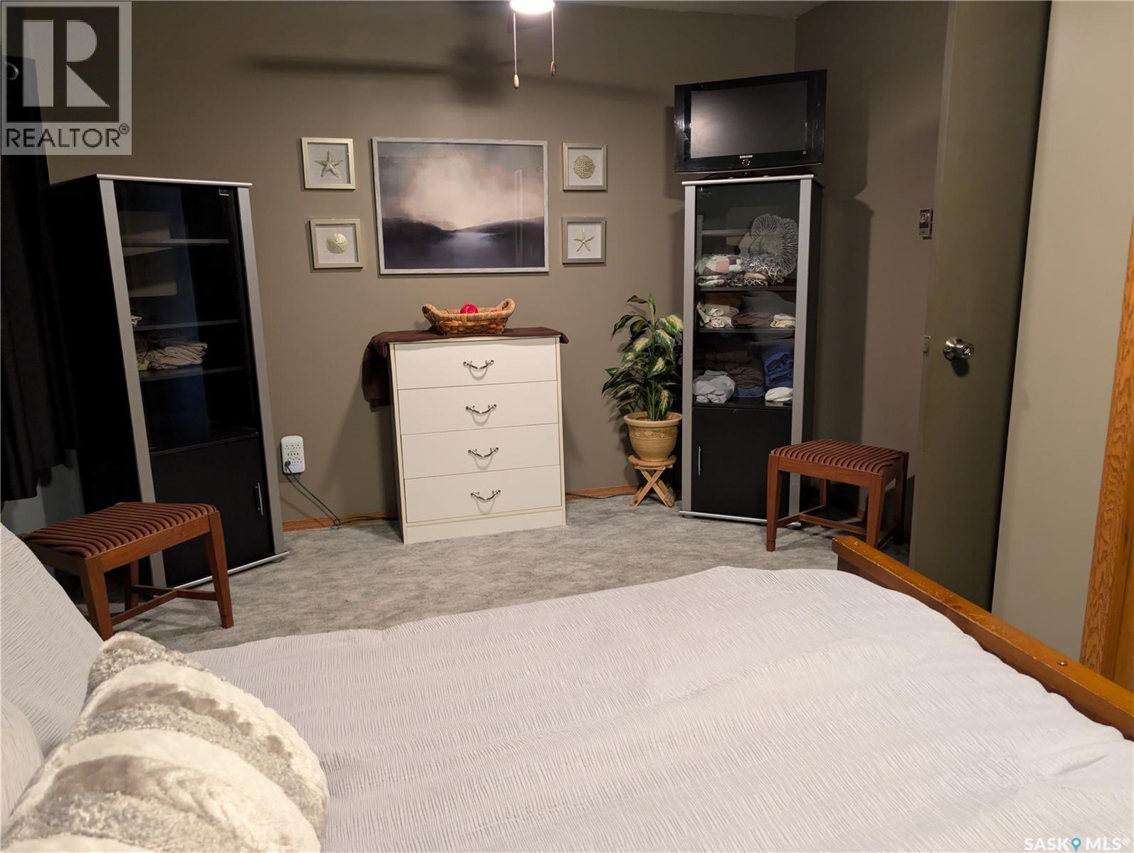 123 Maple Road, Island View, SK - Indoor