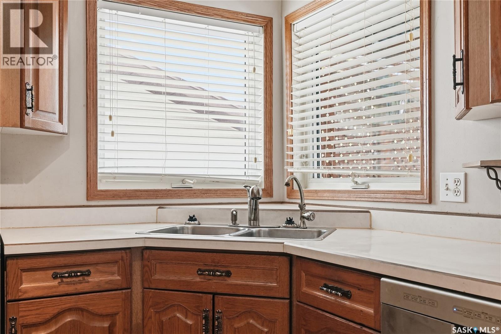 807 115Th Street E, Saskatoon, SK - Indoor Photo Showing Kitchen With Double Sink