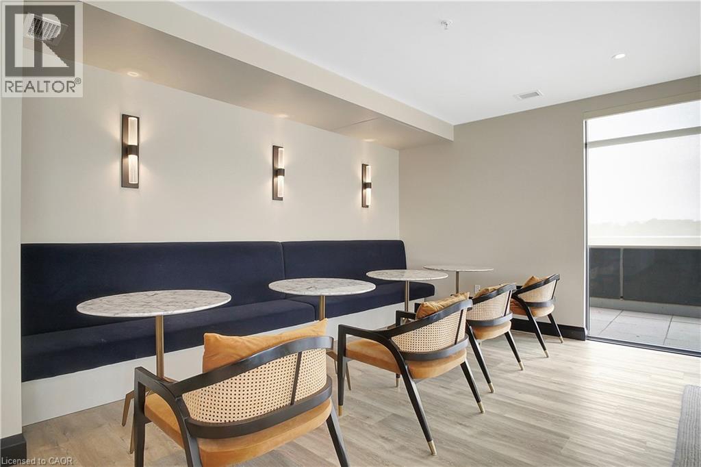 15 Glebe Street Unit# 1904, Cambridge, ON - Indoor Photo Showing Dining Room