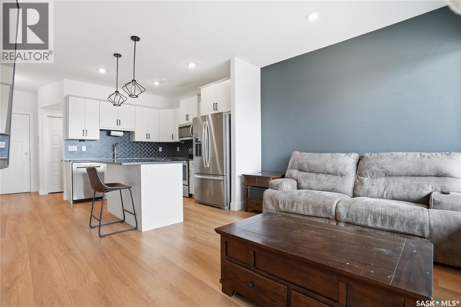 309 105 Willis Crescent, Saskatoon, SK - Indoor Photo Showing Kitchen With Upgraded Kitchen
