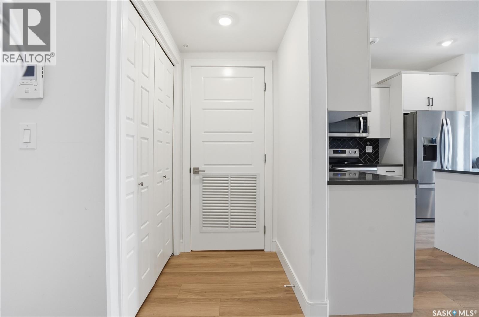 309 105 Willis Crescent, Saskatoon, SK - Indoor