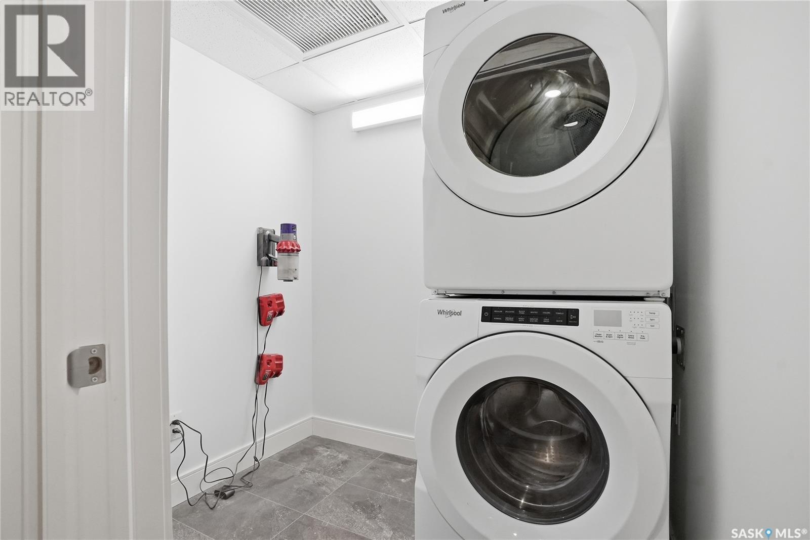 309 105 Willis Crescent, Saskatoon, SK - Indoor Photo Showing Laundry Room