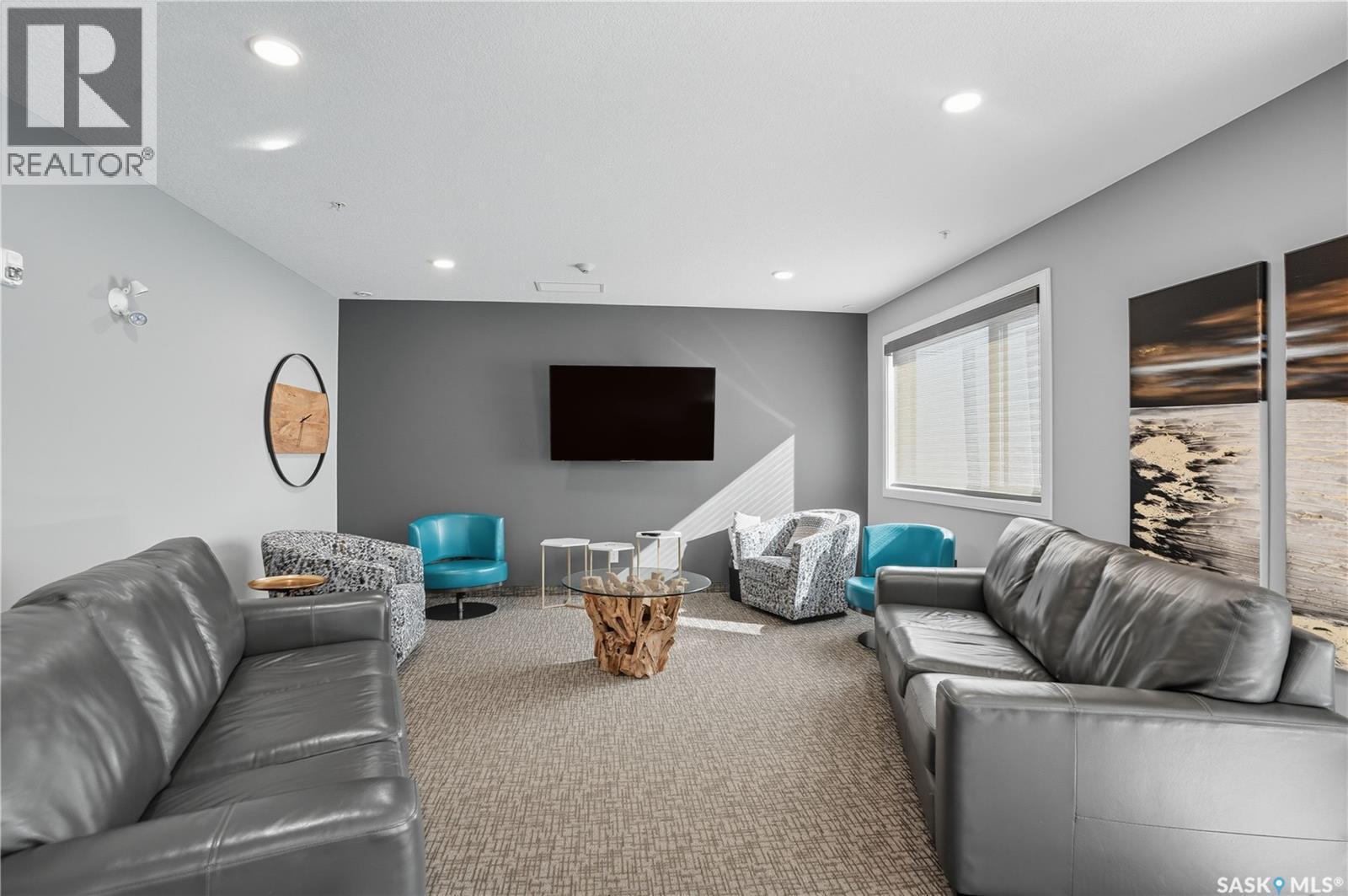 309 105 Willis Crescent, Saskatoon, SK - Indoor