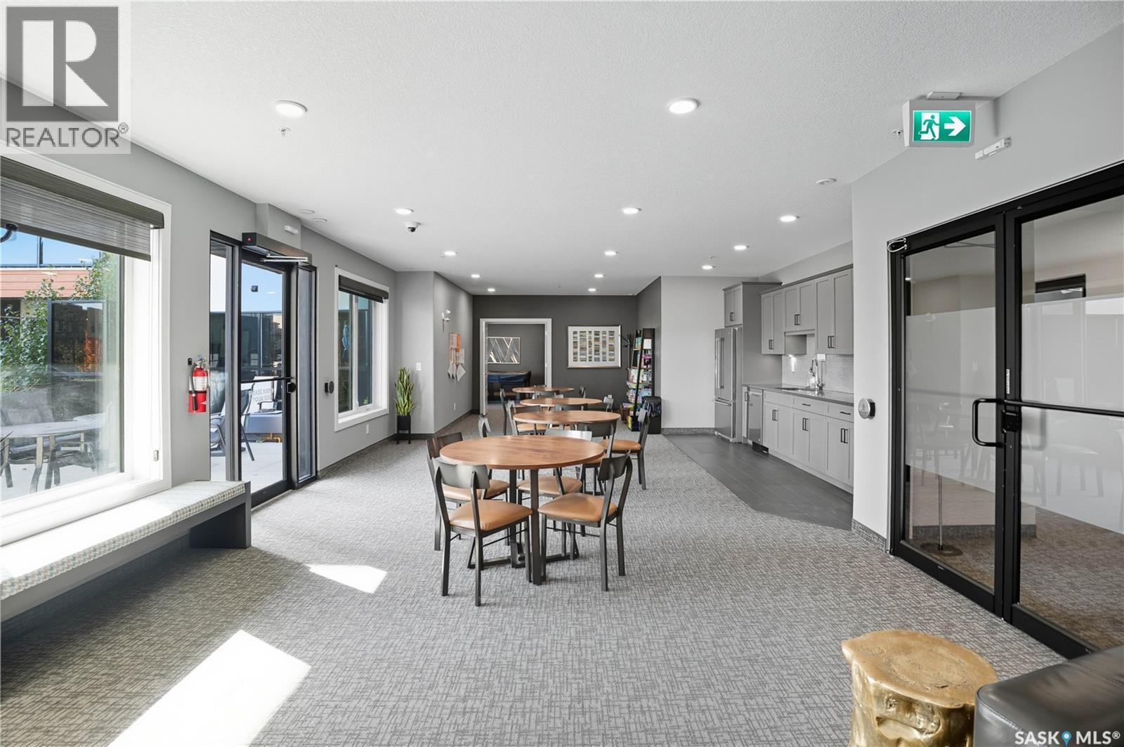 309 105 Willis Crescent, Saskatoon, SK - Indoor