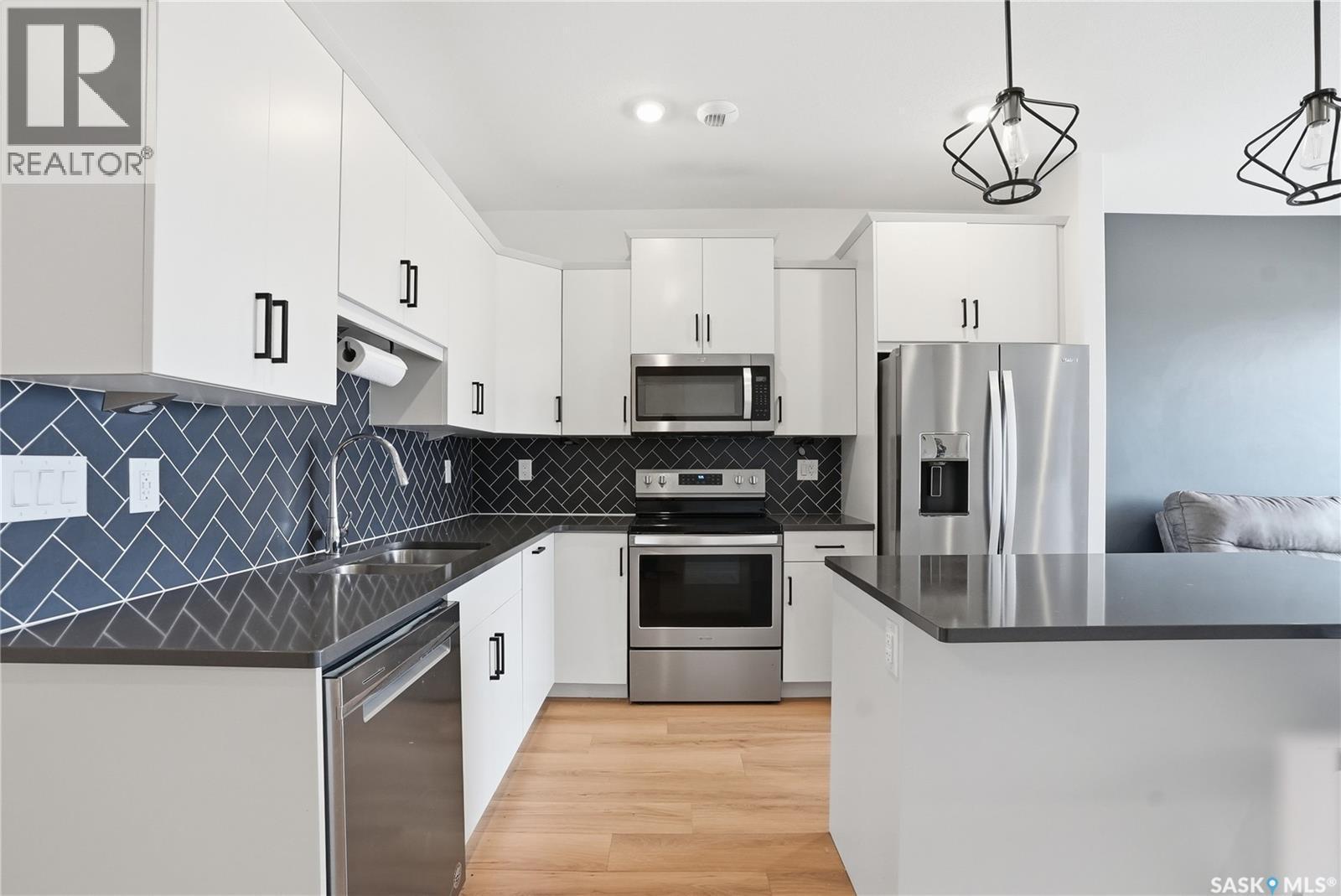 309 105 Willis Crescent, Saskatoon, SK - Indoor Photo Showing Kitchen With Double Sink With Upgraded Kitchen