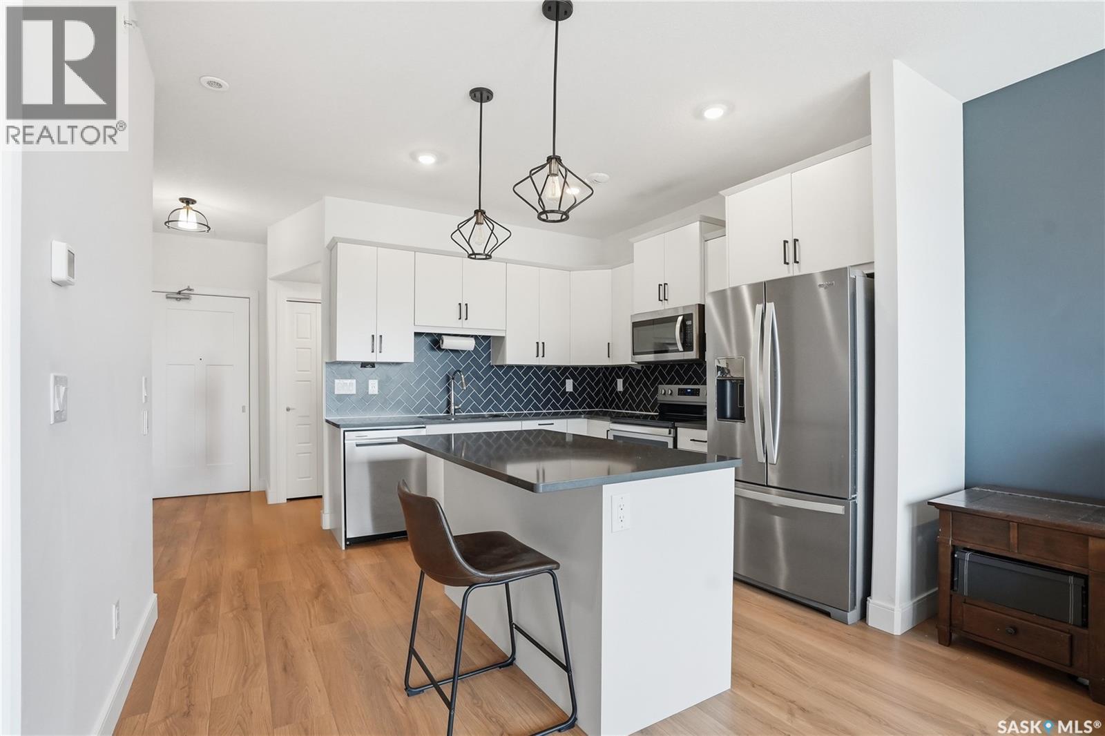 309 105 Willis Crescent, Saskatoon, SK - Indoor Photo Showing Kitchen With Upgraded Kitchen