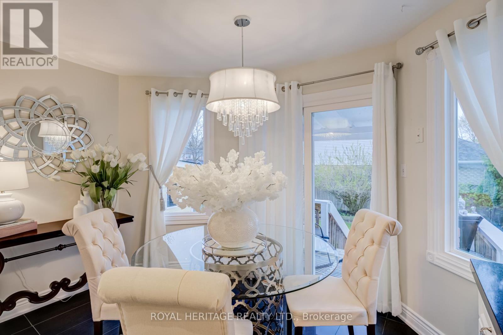 188 Adele Crescent, Oshawa, ON - Indoor Photo Showing Dining Room
