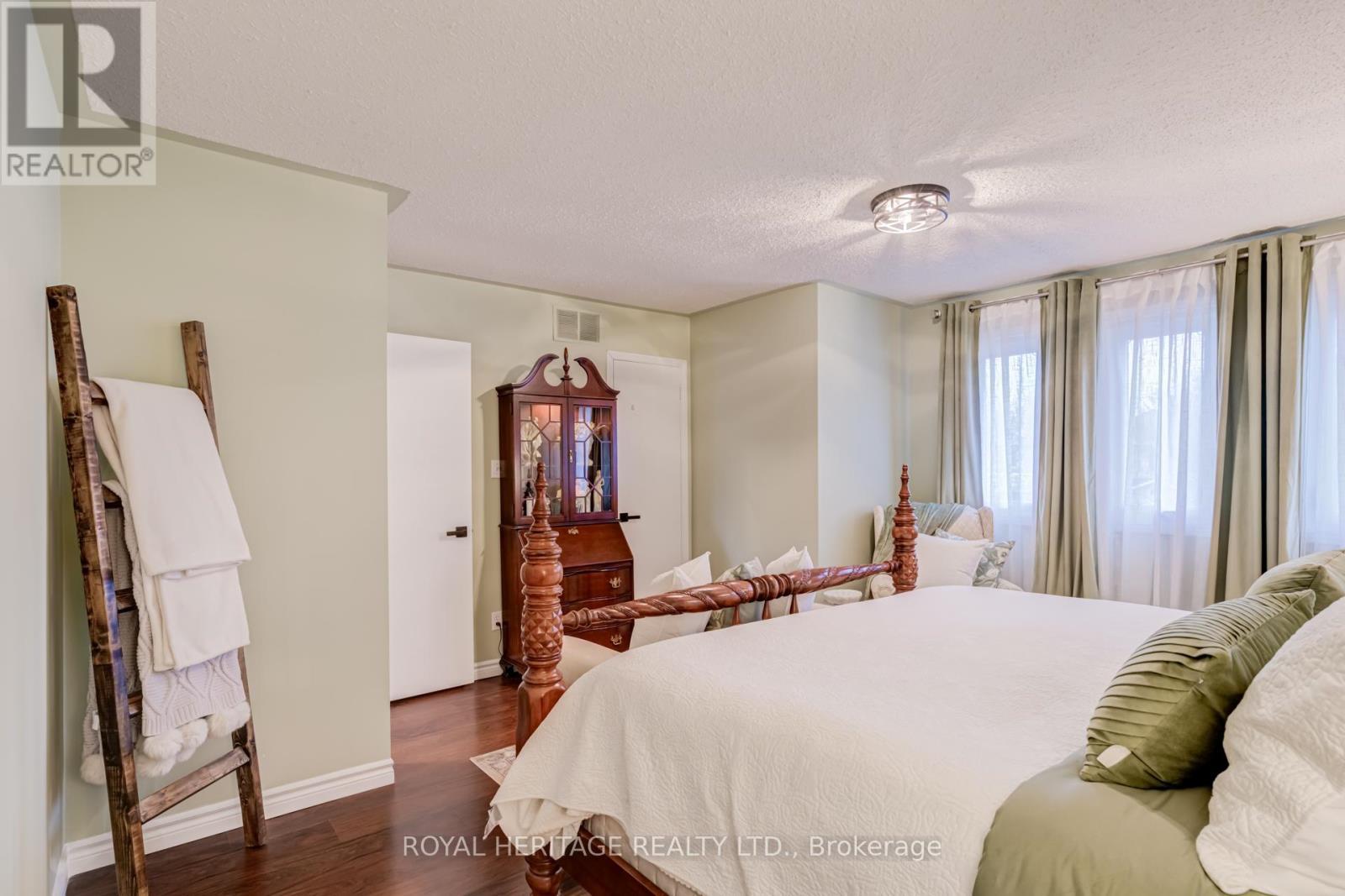 188 Adele Crescent, Oshawa, ON - Indoor Photo Showing Bedroom