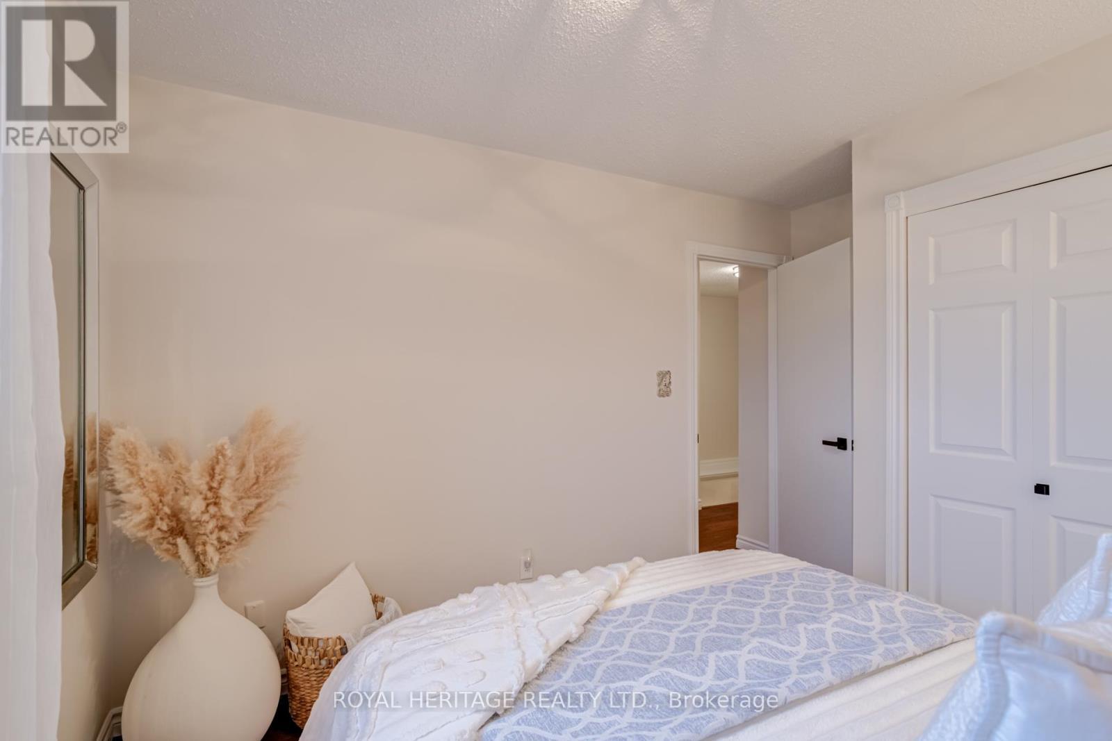 188 Adele Crescent, Oshawa, ON - Indoor Photo Showing Bedroom