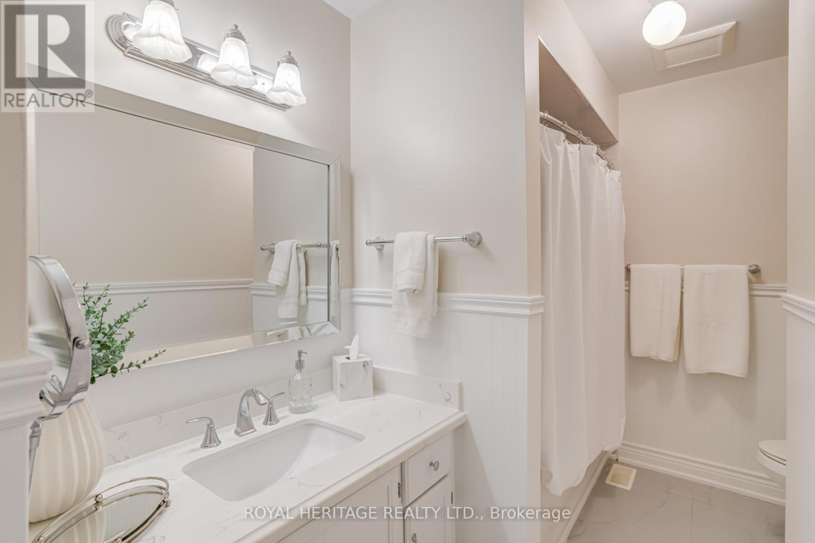 188 Adele Crescent, Oshawa, ON - Indoor Photo Showing Bathroom
