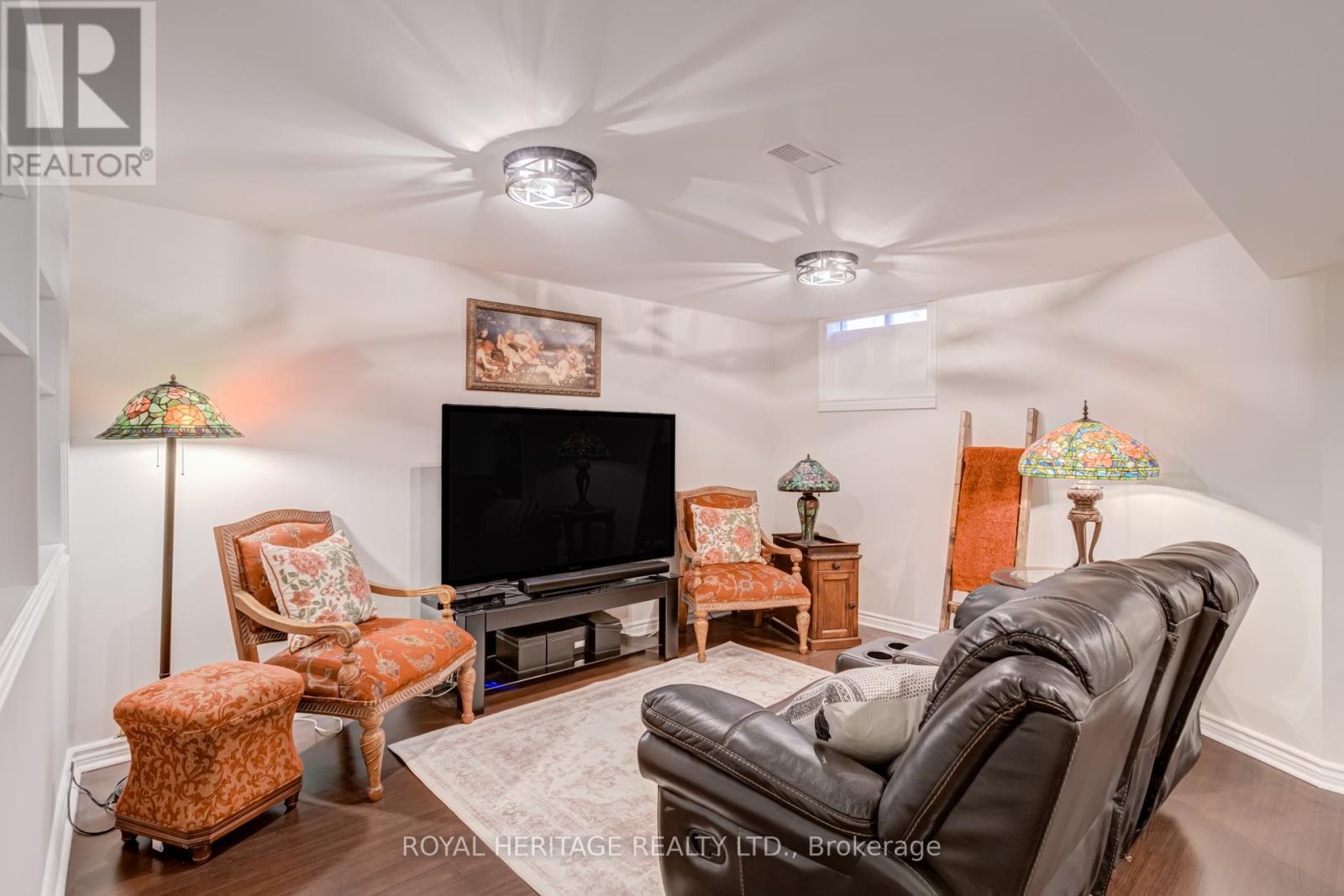 188 Adele Crescent, Oshawa, ON - Indoor Photo Showing Living Room