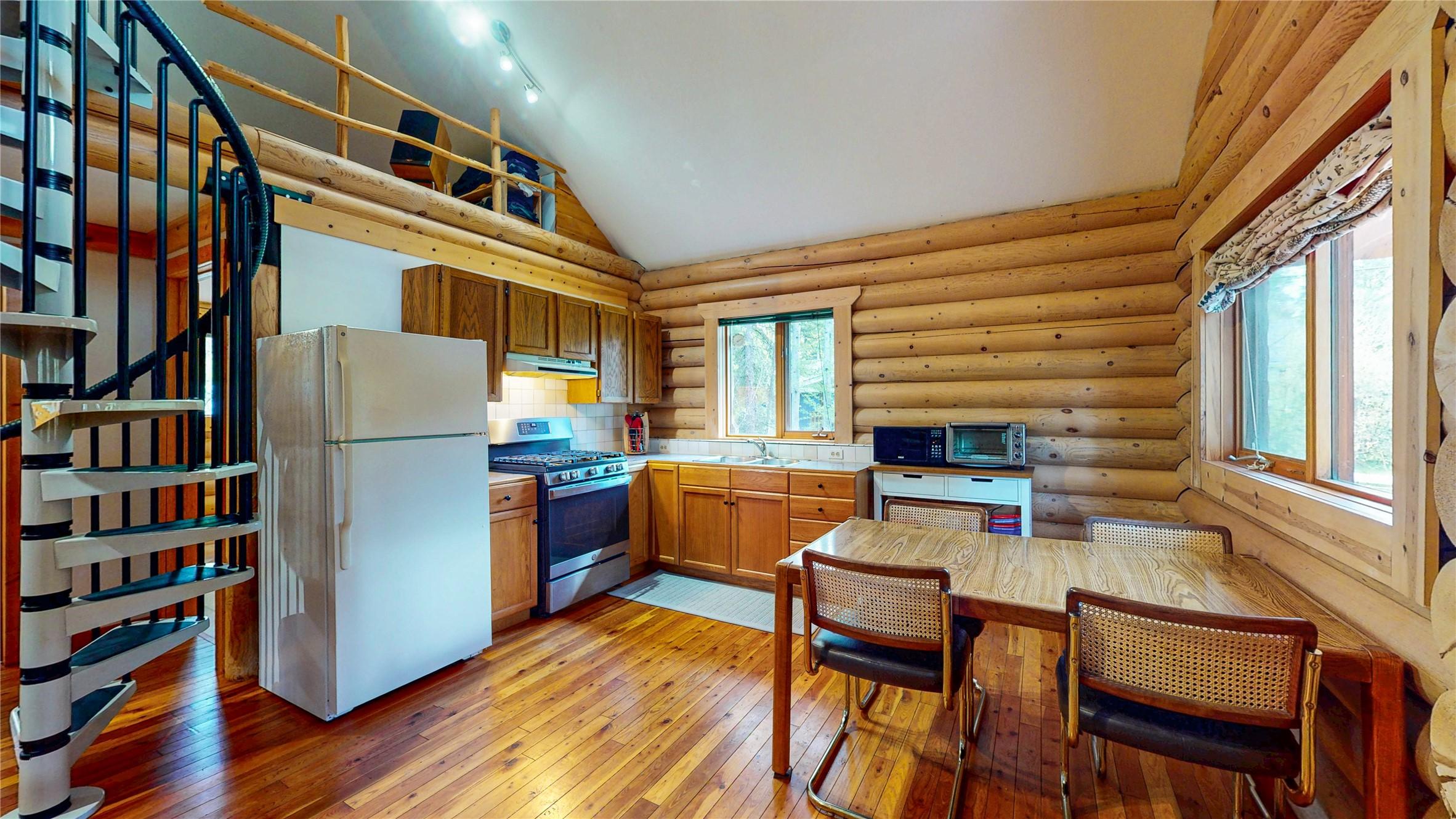 6770 Hockley Road, Jaffray, BC - Indoor