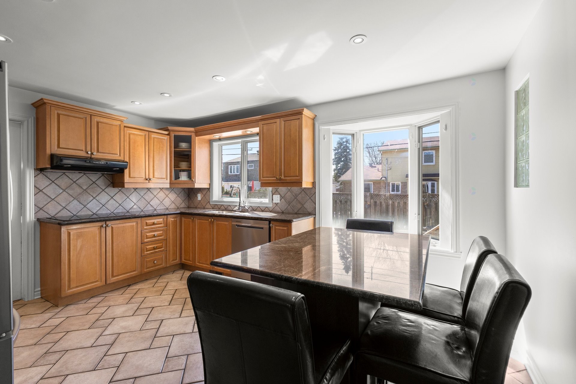 Cuisine - 65 Rue De Calais, Kirkland, QC - Indoor Photo Showing Kitchen With Double Sink