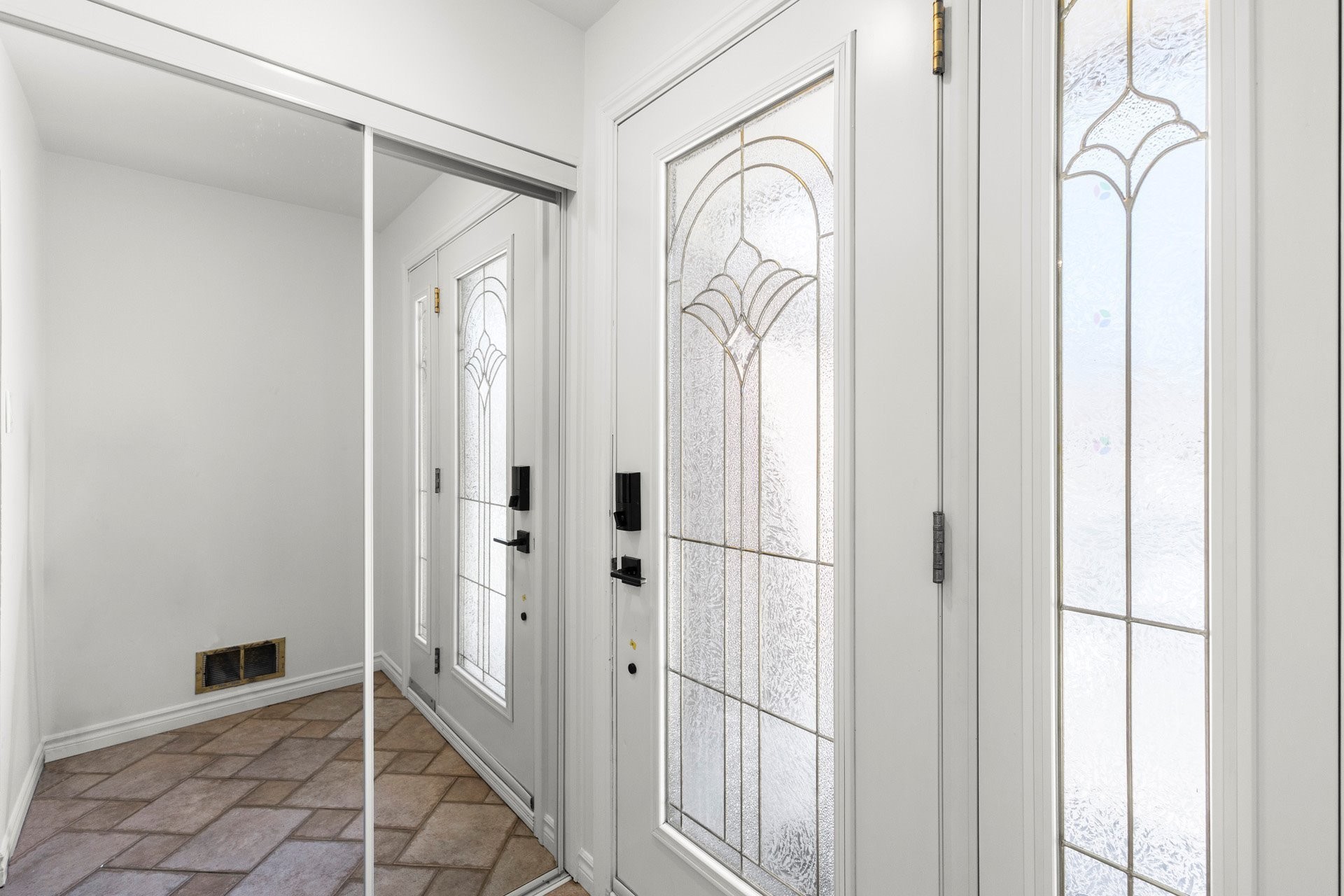 Autre - 65 Rue De Calais, Kirkland, QC - Indoor Photo Showing Other Room