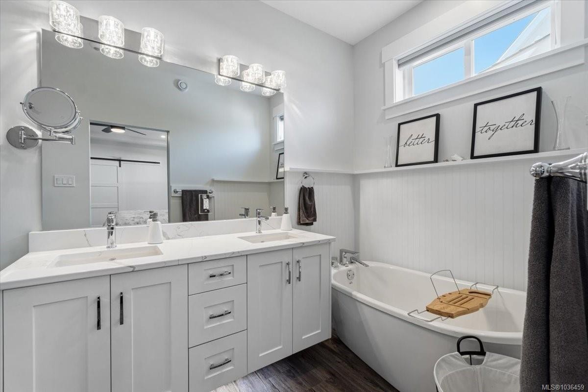 389 Whitmee Rd, Qualicum Beach, BC