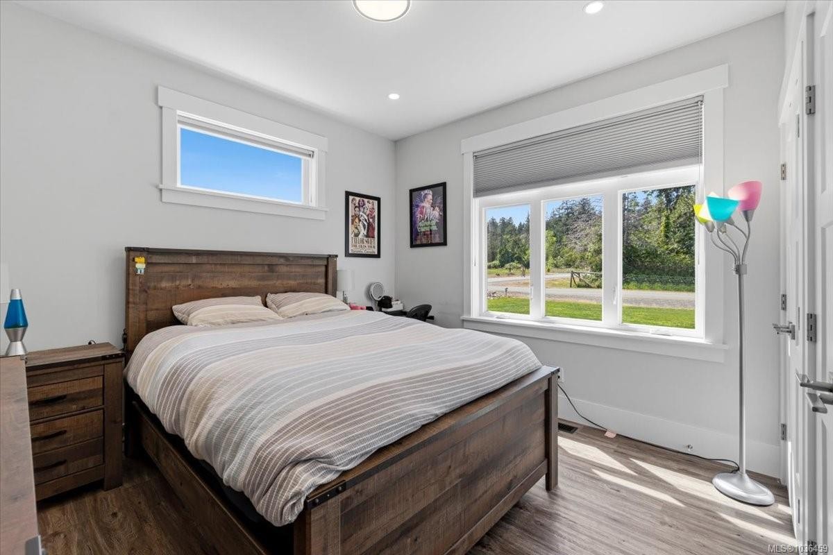 389 Whitmee Rd, Qualicum Beach, BC