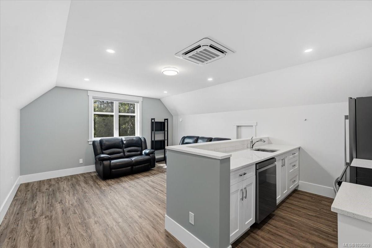 389 Whitmee Rd, Qualicum Beach, BC