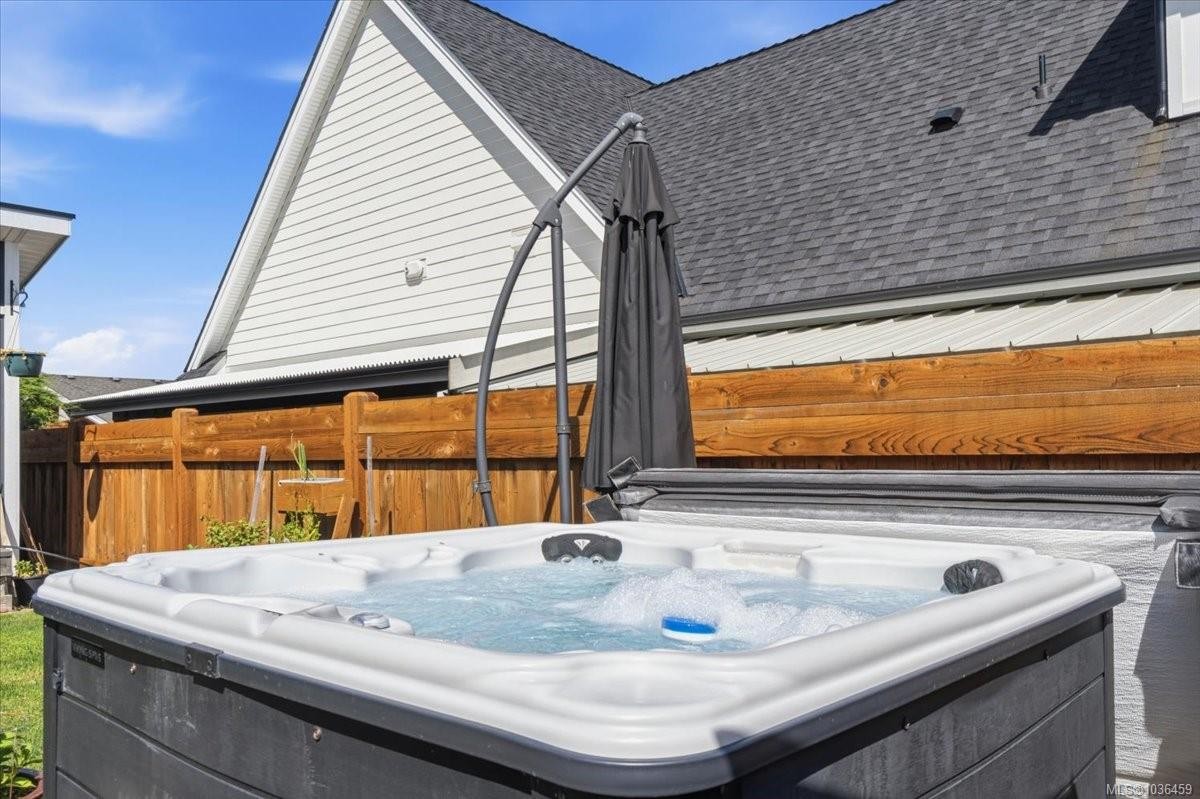 389 Whitmee Rd, Qualicum Beach, BC