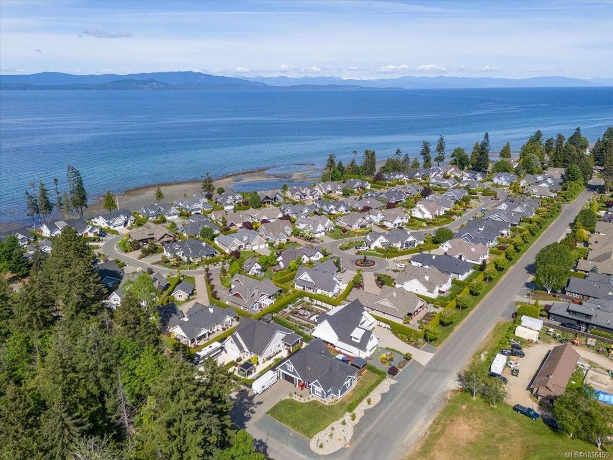 389 Whitmee Rd, Qualicum Beach, BC