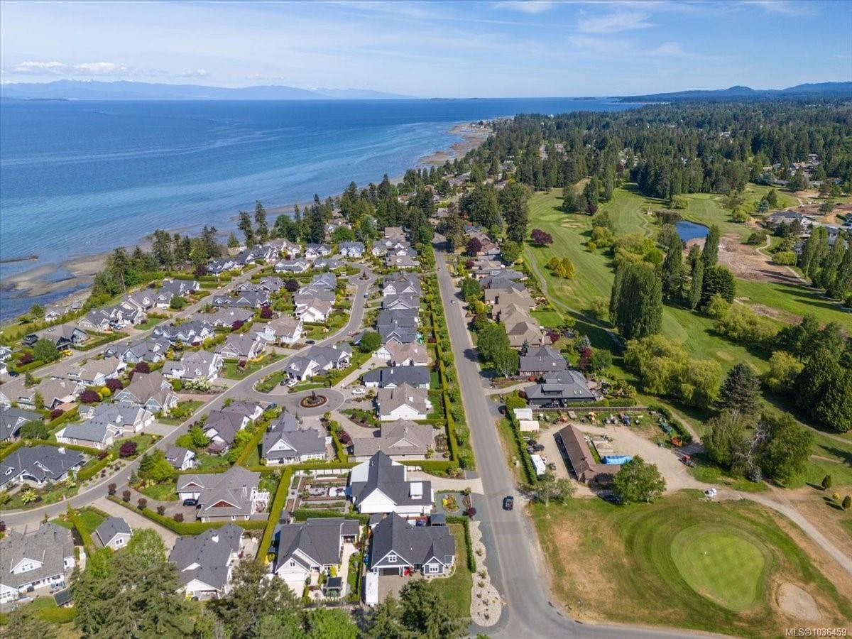 389 Whitmee Rd, Qualicum Beach, BC