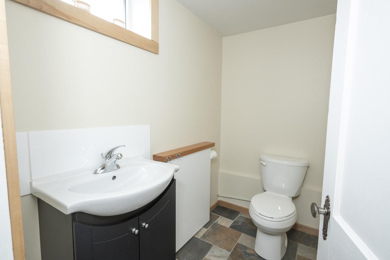 286 Van Horne Street, Thunder Bay, ON - Indoor Photo Showing Bathroom