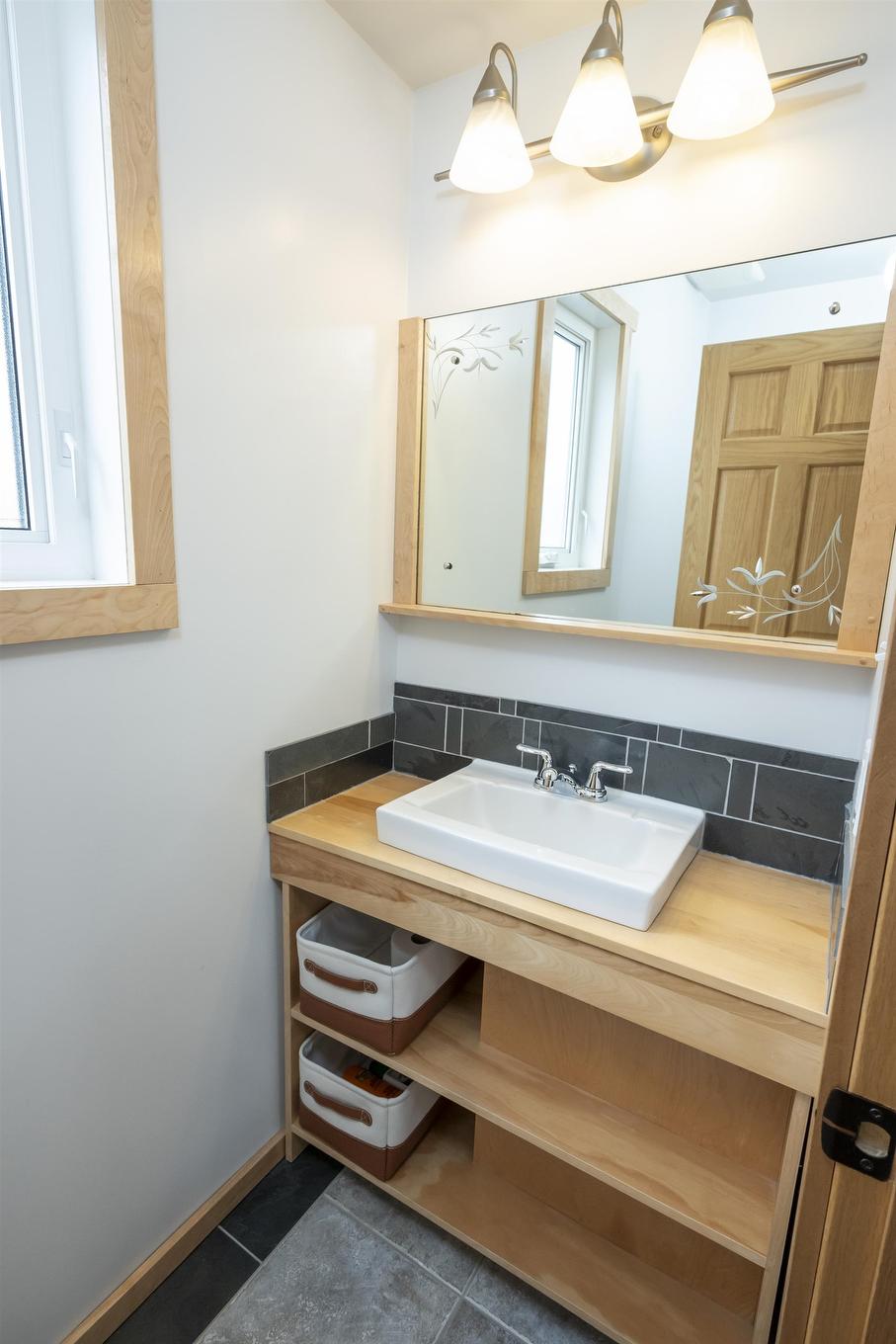 286 Van Horne Street, Thunder Bay, ON - Indoor Photo Showing Bathroom