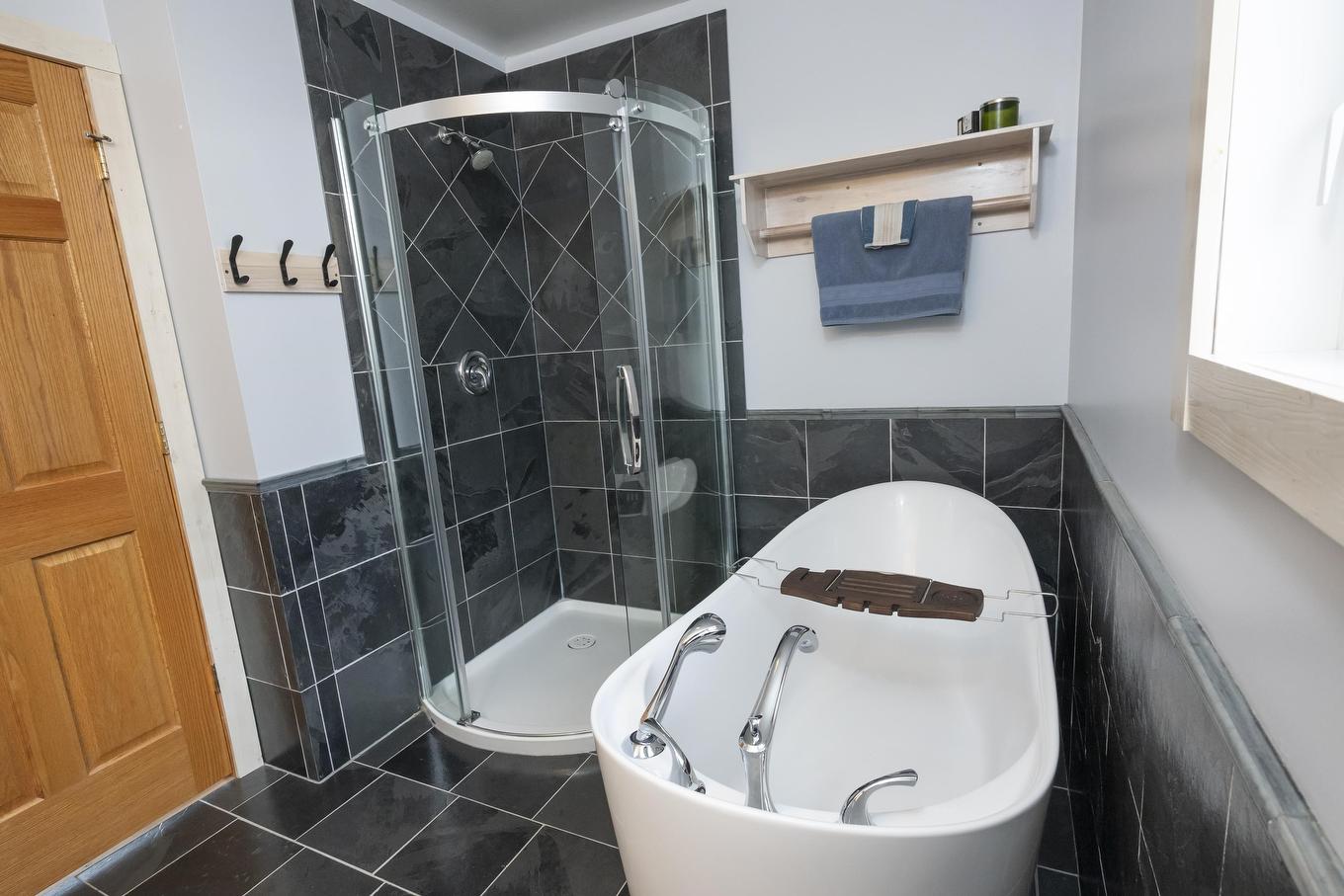 286 Van Horne Street, Thunder Bay, ON - Indoor Photo Showing Bathroom