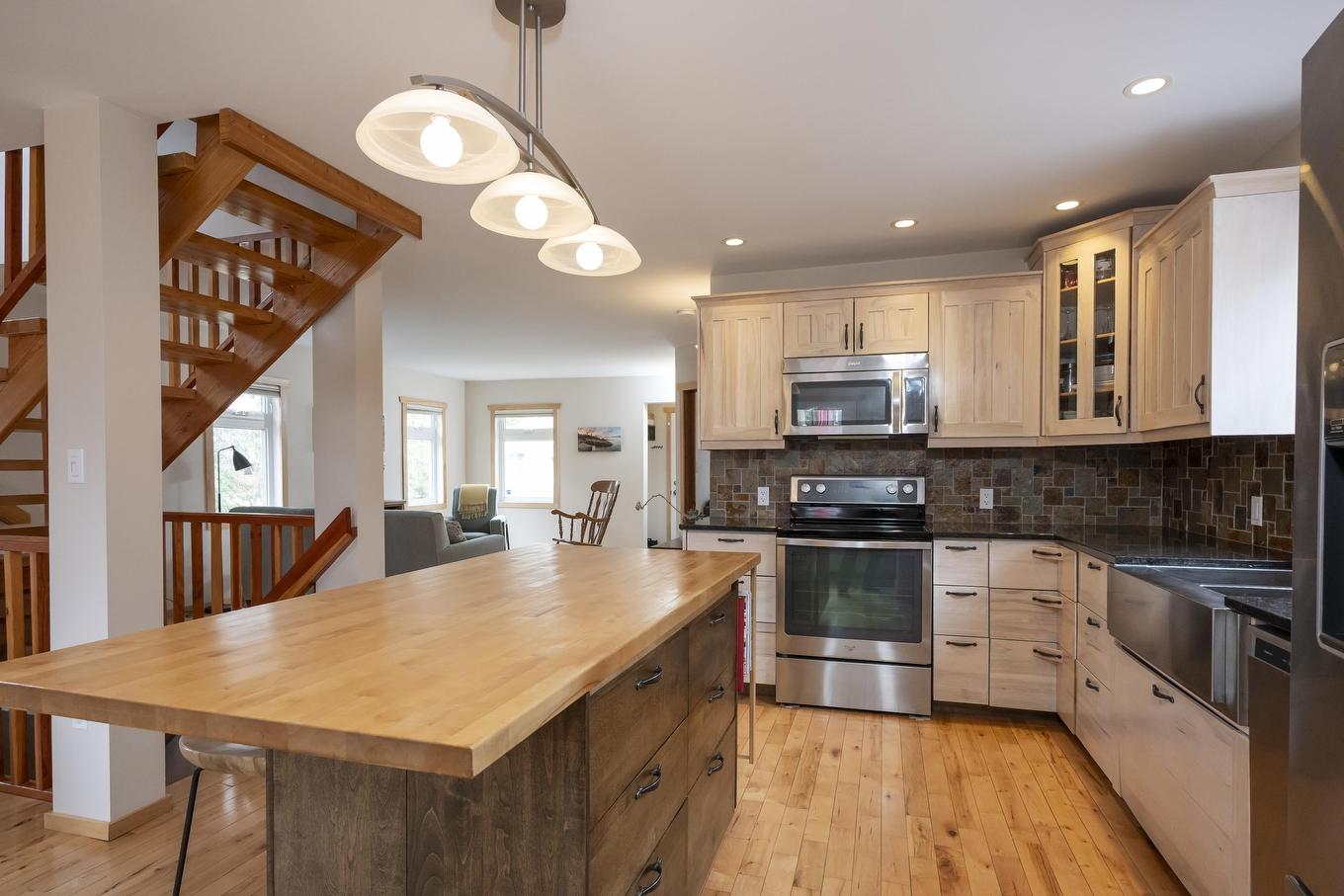 286 Van Horne Street, Thunder Bay, ON - Indoor Photo Showing Kitchen With Stainless Steel Kitchen