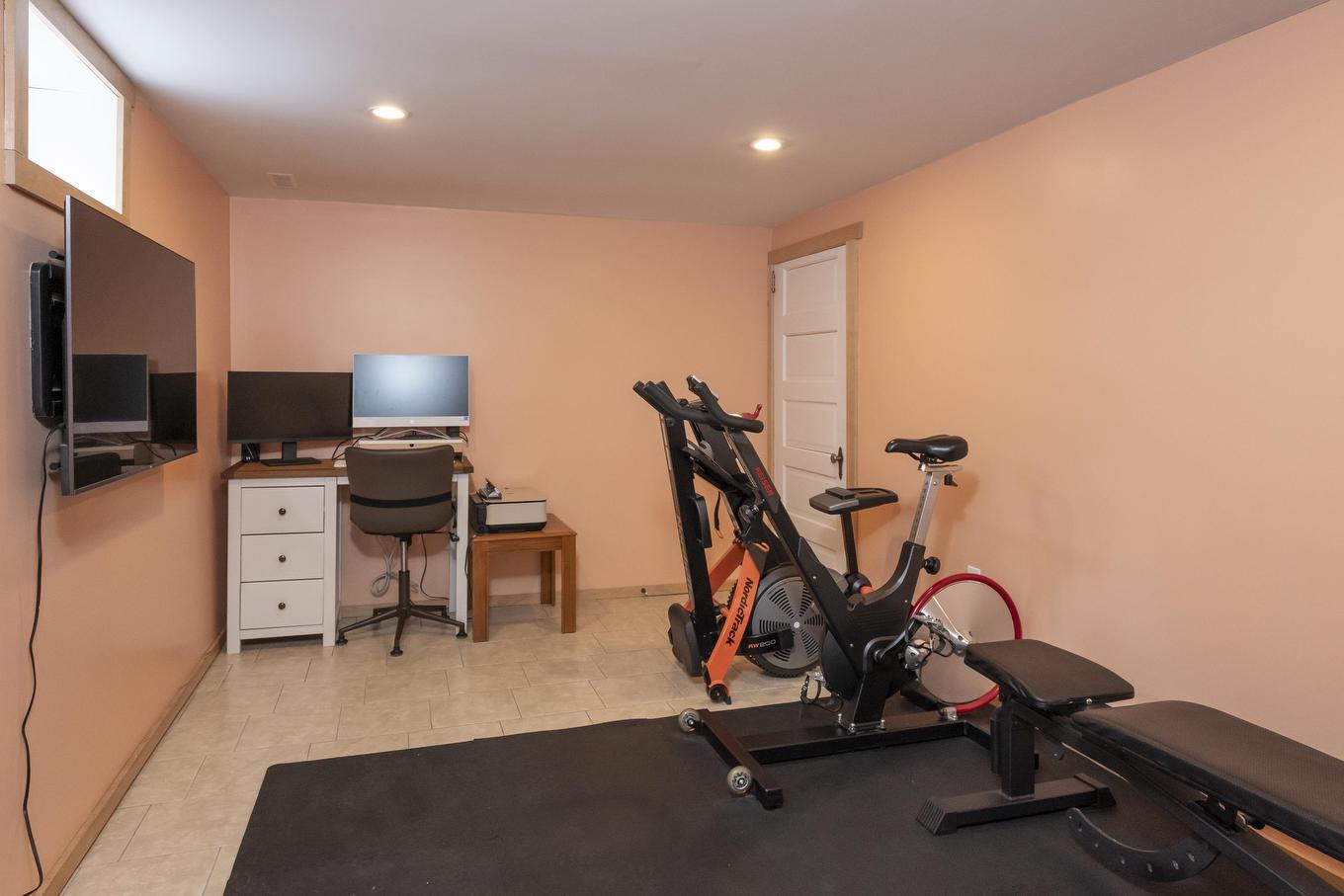 286 Van Horne Street, Thunder Bay, ON - Indoor Photo Showing Gym Room