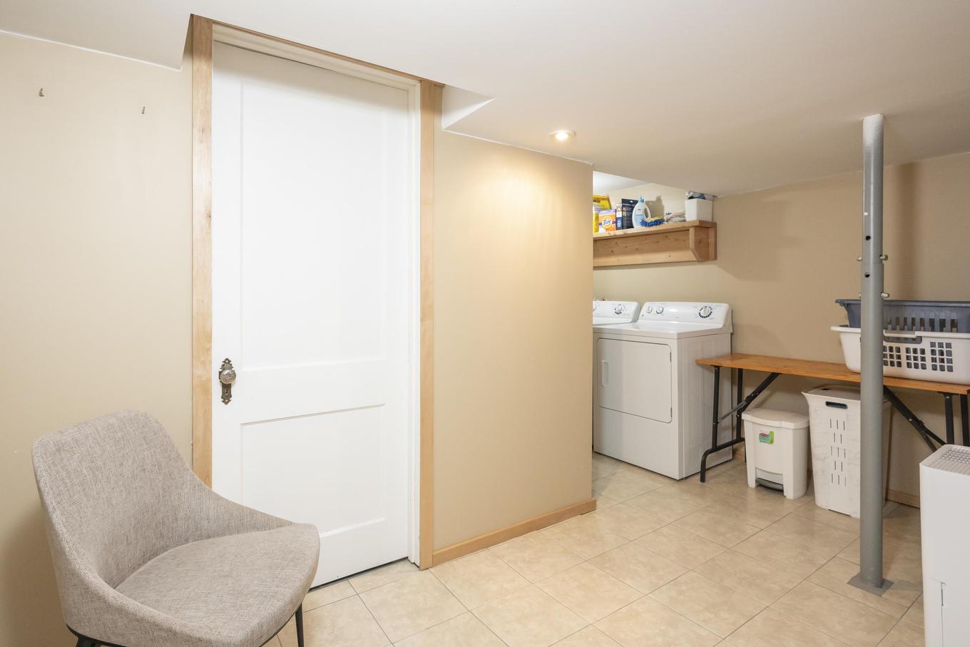 286 Van Horne Street, Thunder Bay, ON - Indoor Photo Showing Laundry Room