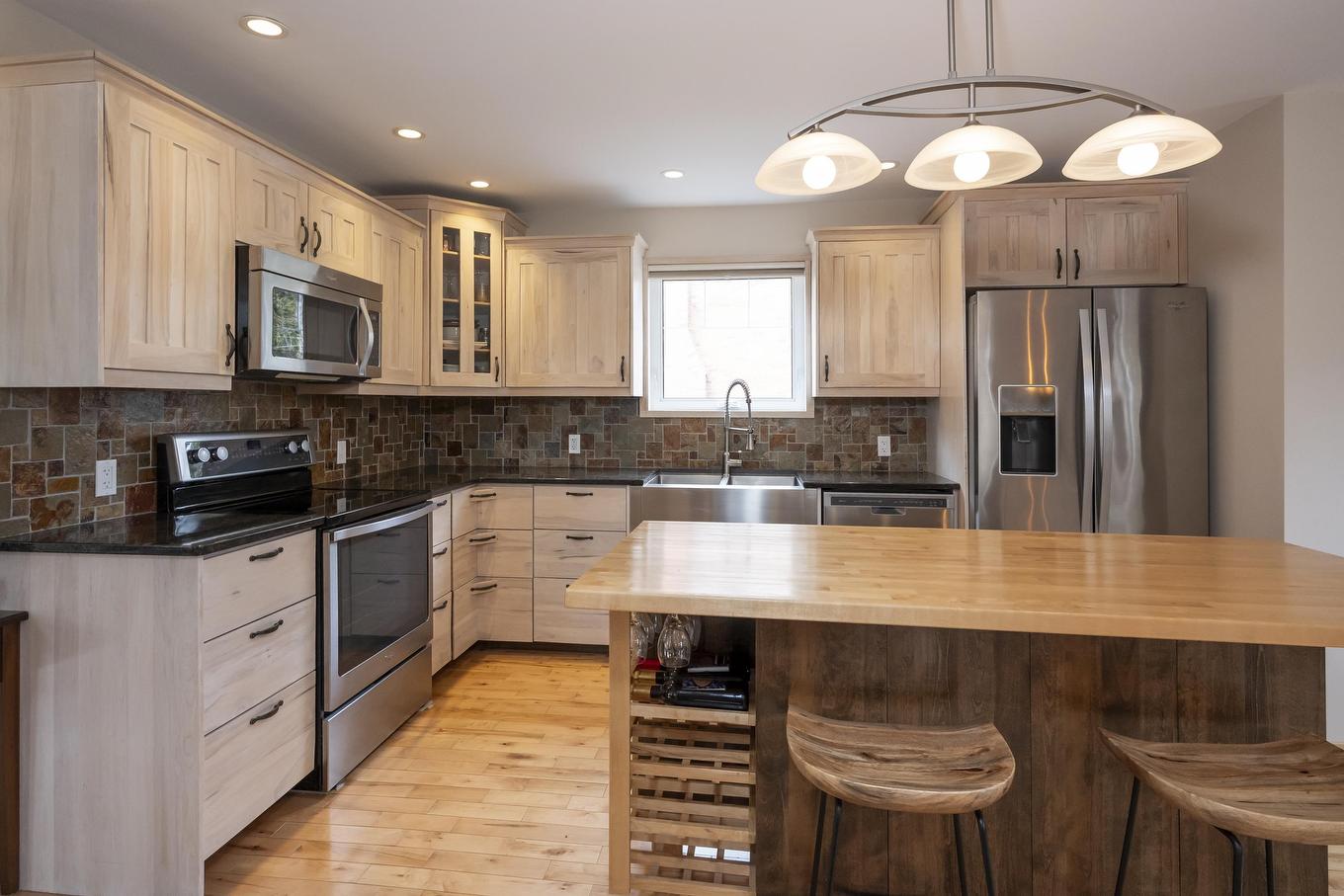 286 Van Horne Street, Thunder Bay, ON - Indoor Photo Showing Kitchen With Stainless Steel Kitchen