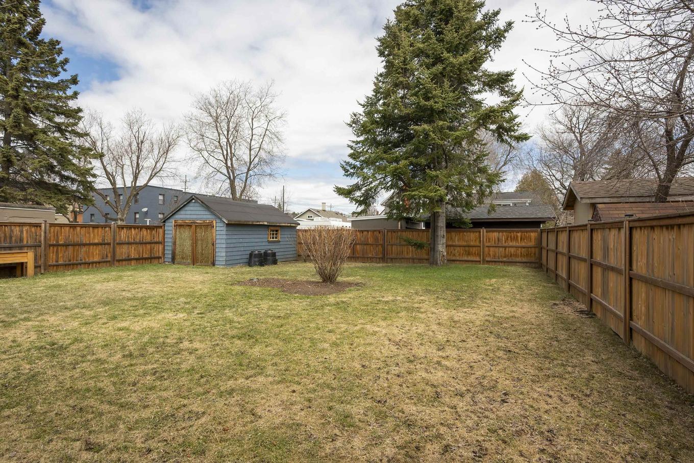 286 Van Horne Street, Thunder Bay, ON - Outdoor With Backyard