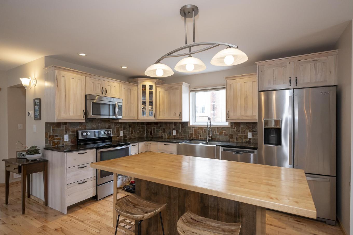 286 Van Horne Street, Thunder Bay, ON - Indoor Photo Showing Kitchen With Stainless Steel Kitchen With Double Sink