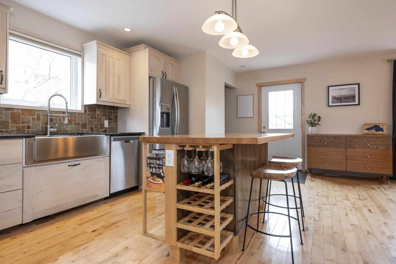 286 Van Horne Street, Thunder Bay, ON - Indoor Photo Showing Kitchen With Stainless Steel Kitchen