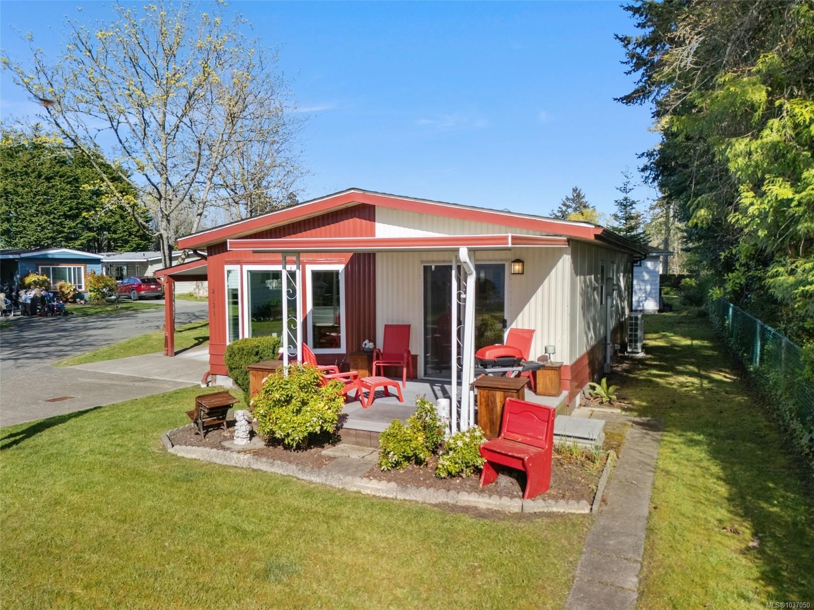 2129 Summergate Blvd, Sidney, BC