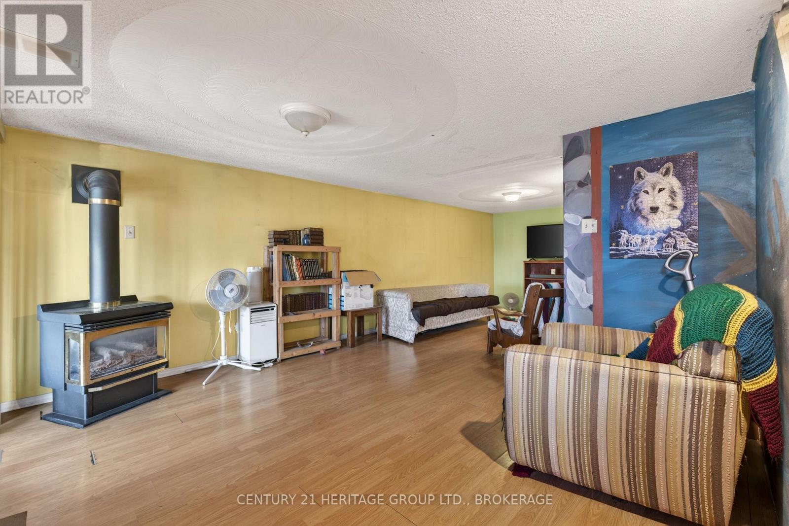 326 Dundas Street, Deseronto (Deseronto (Town)), ON - Indoor Photo Showing Living Room With Fireplace