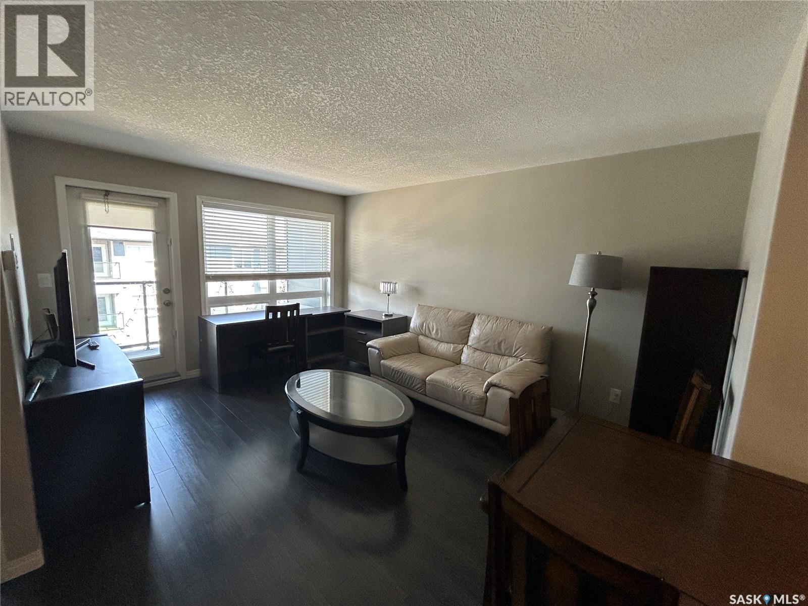 2308 104 Willis Crescent, Saskatoon, SK - Indoor Photo Showing Living Room