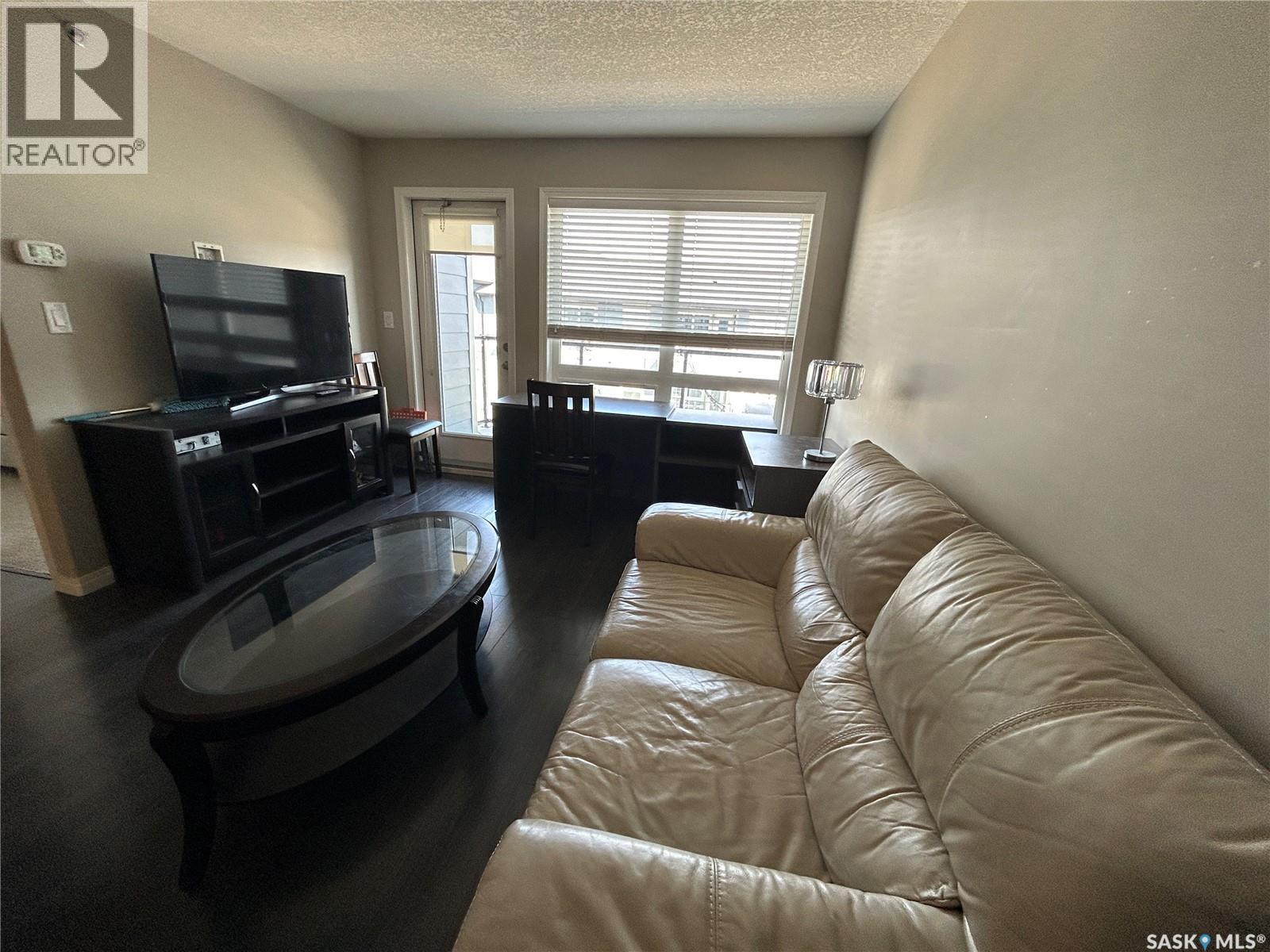 2308 104 Willis Crescent, Saskatoon, SK - Indoor Photo Showing Living Room
