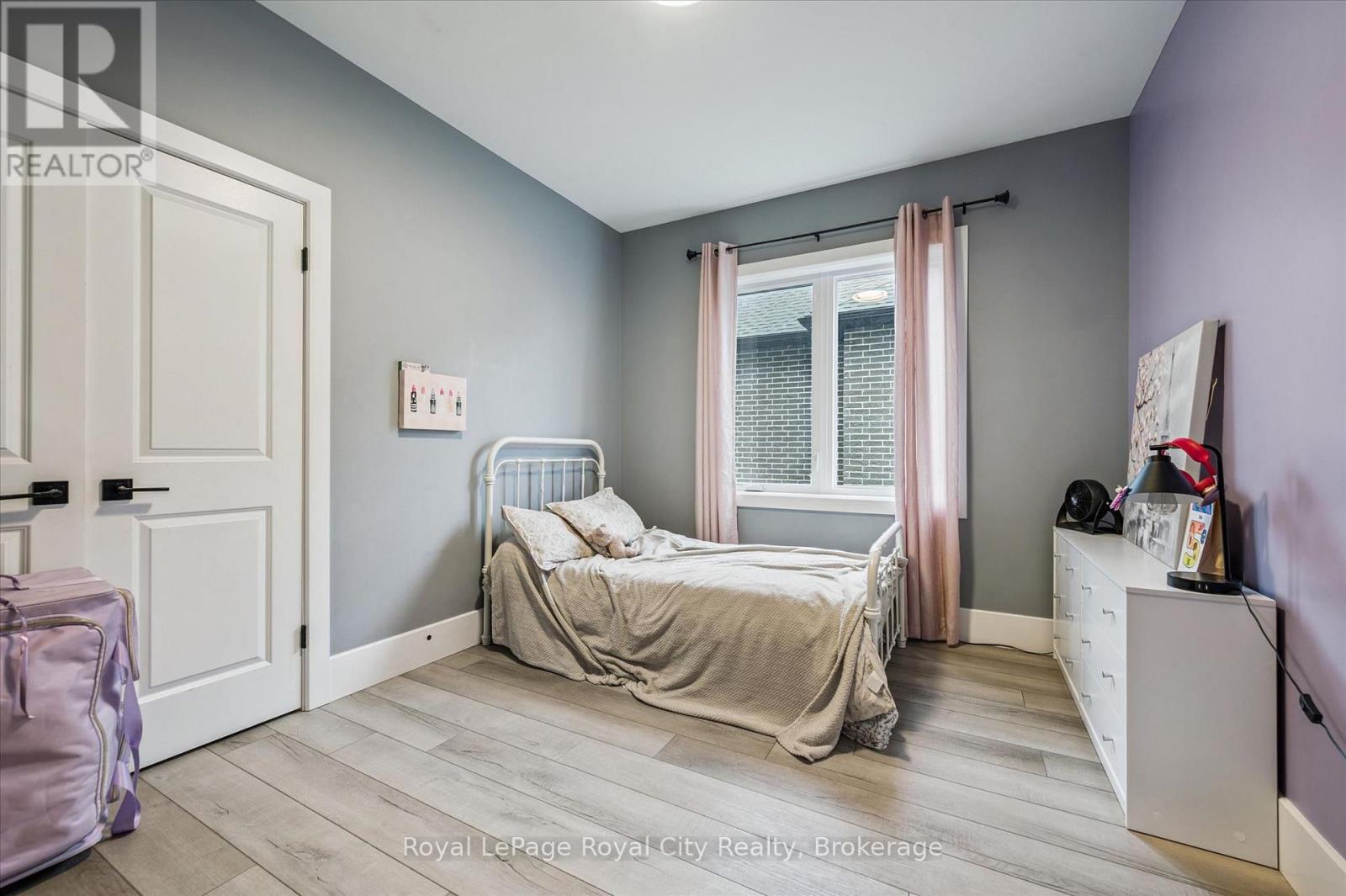 50 Faith Drive, Mapleton, ON - Indoor Photo Showing Bedroom
