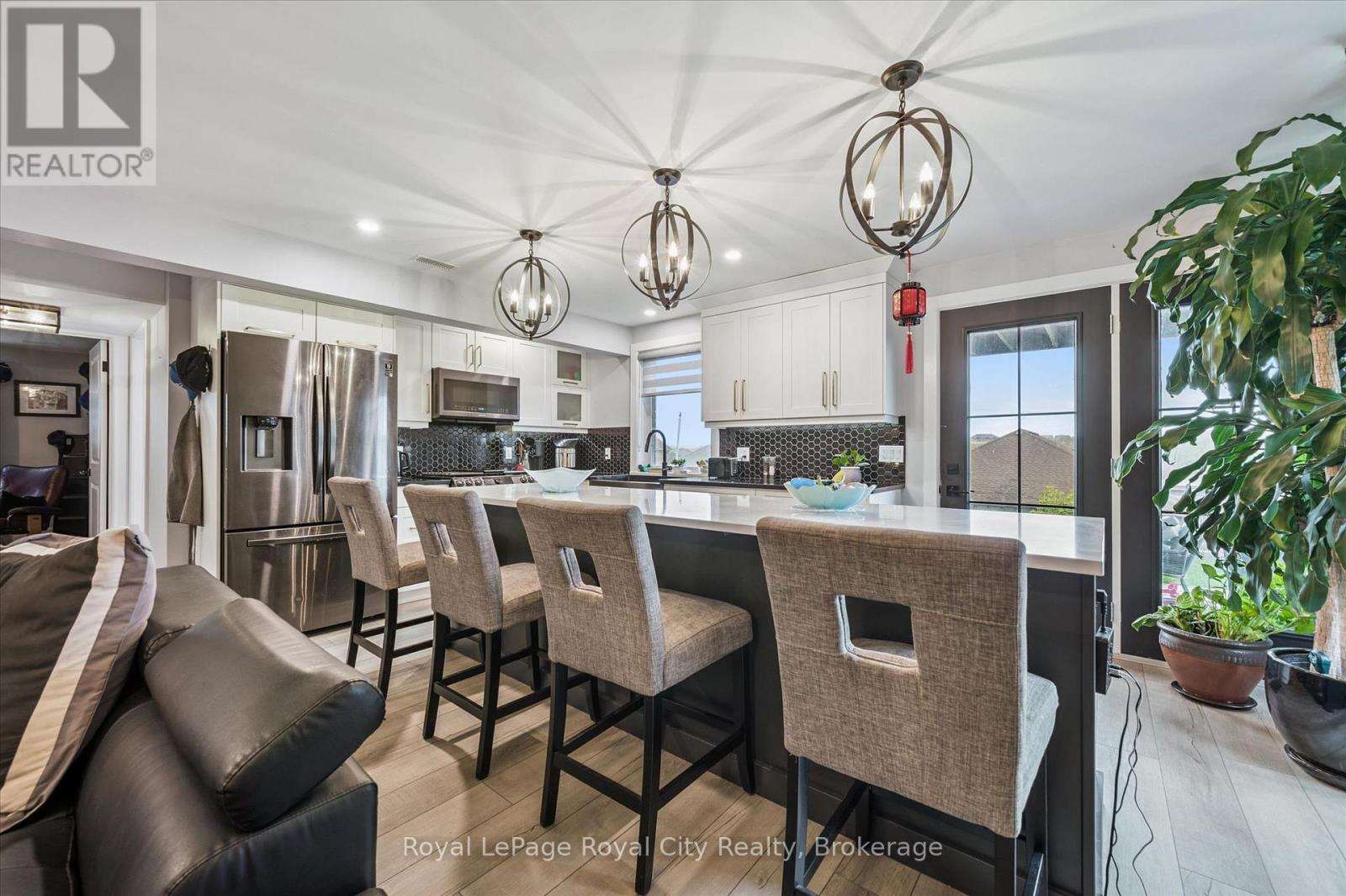50 Faith Drive, Mapleton, ON - Indoor Photo Showing Other Room