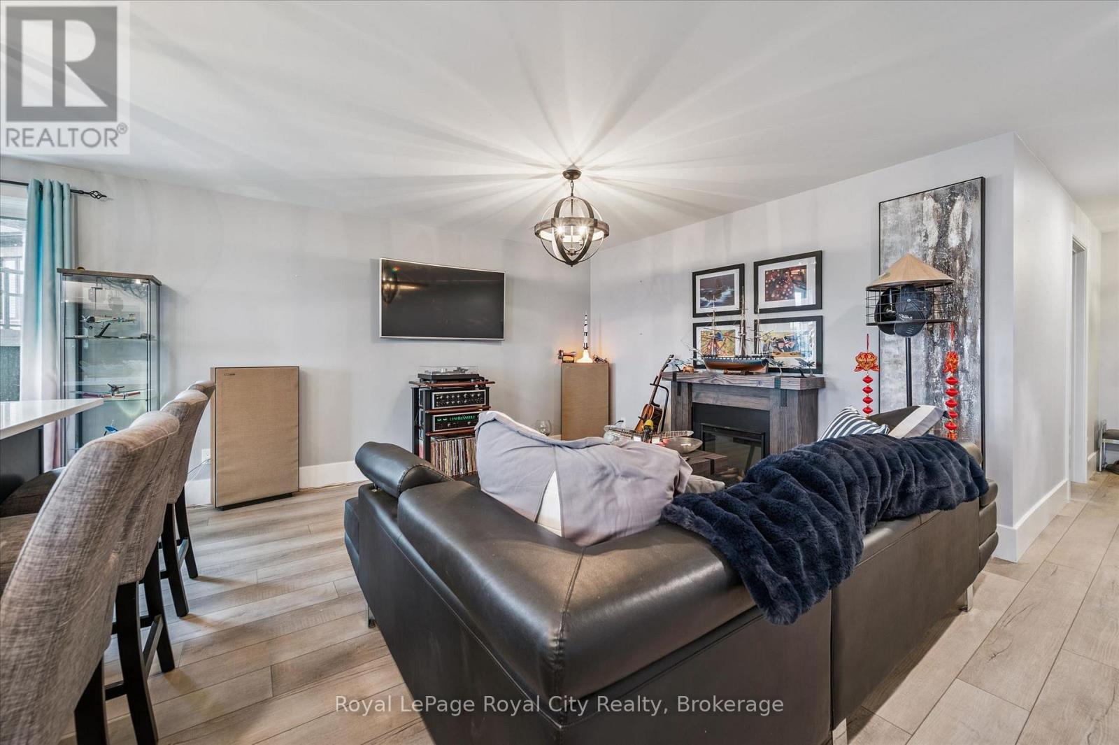 50 Faith Drive, Mapleton, ON - Indoor