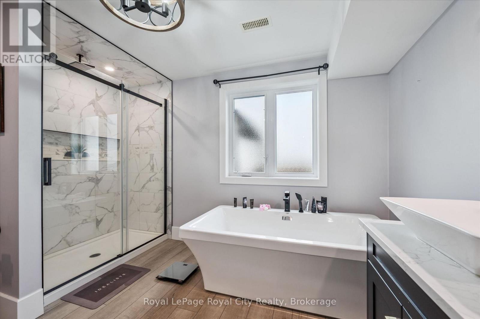 50 Faith Drive, Mapleton, ON - Indoor Photo Showing Bathroom