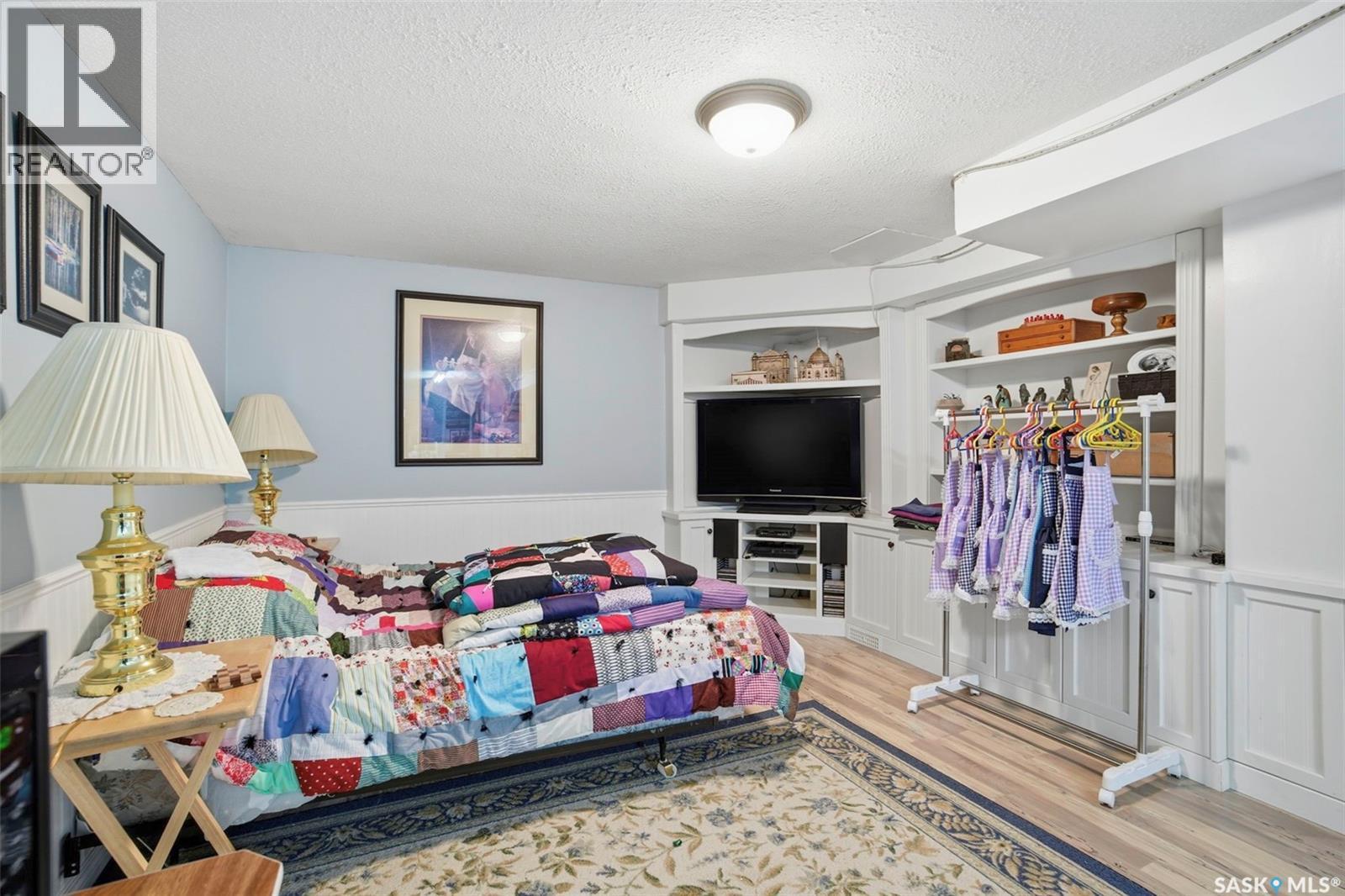35 Harrison Crescent, Saskatoon, SK - Indoor Photo Showing Bedroom