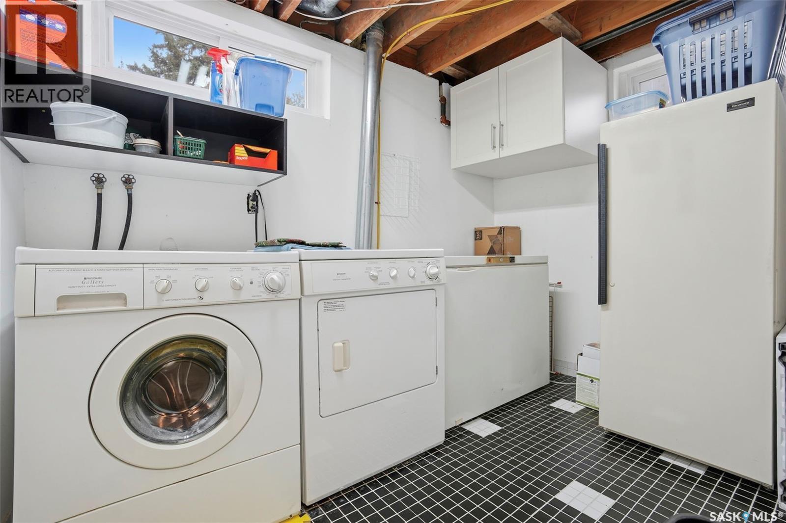 35 Harrison Crescent, Saskatoon, SK - Indoor Photo Showing Laundry Room