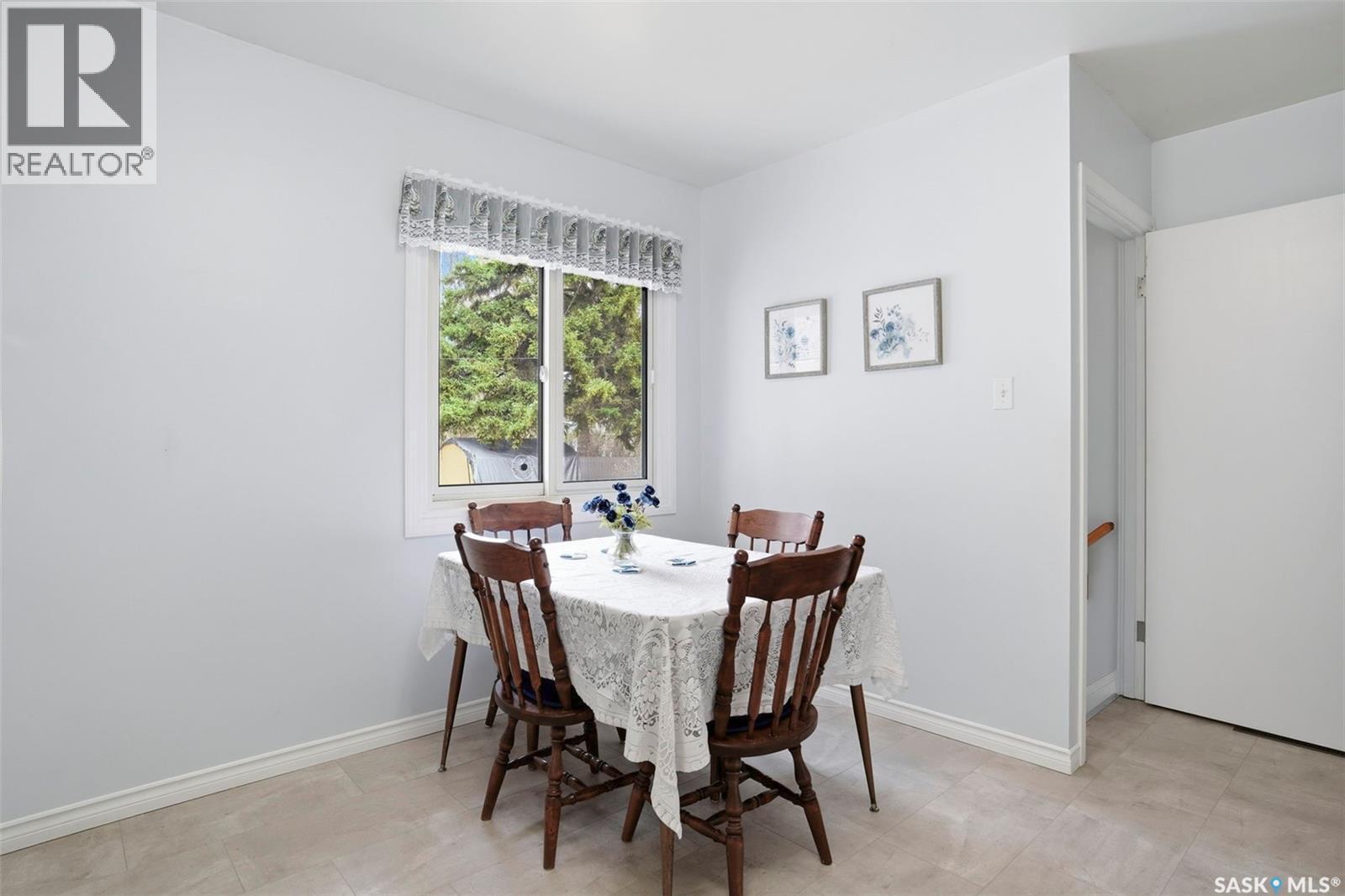 35 Harrison Crescent, Saskatoon, SK - Indoor Photo Showing Dining Room