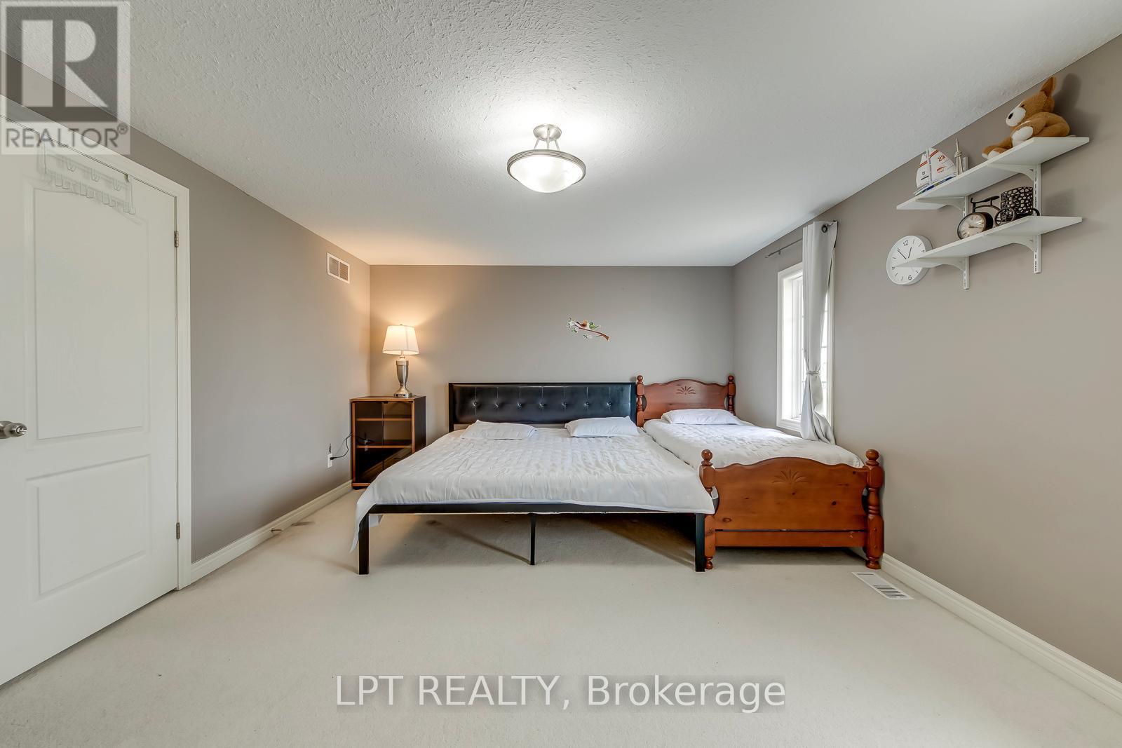 6 - 10 Fallowfield Drive, Kitchener, ON - Indoor Photo Showing Bedroom