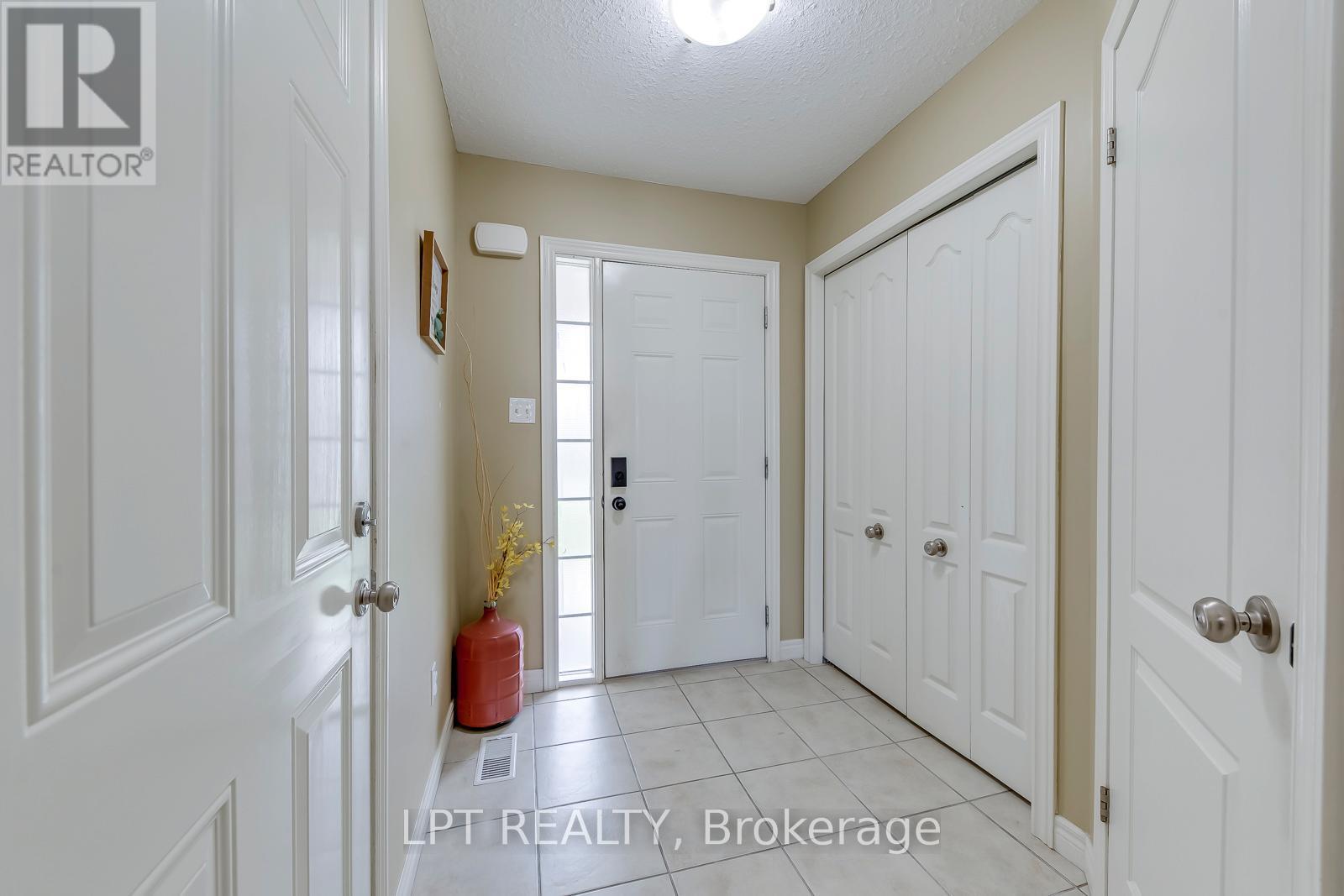 6 - 10 Fallowfield Drive, Kitchener, ON - Indoor Photo Showing Other Room