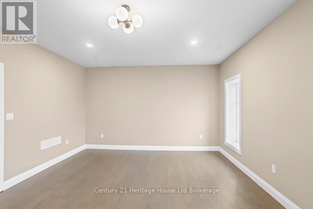 705 - 361 Quarter Town Line, Tillsonburg, ON - Indoor Photo Showing Other Room